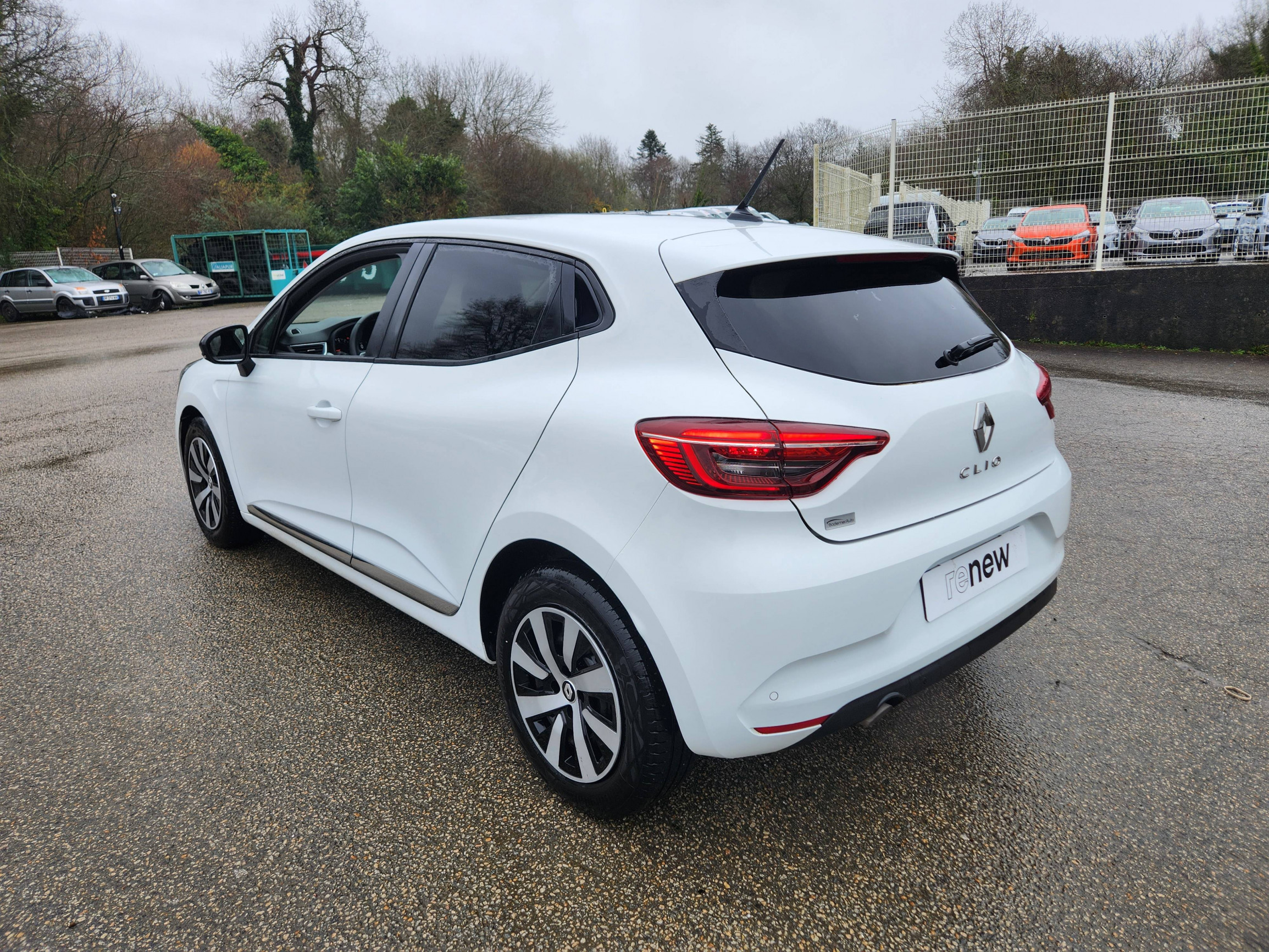 Vente en ligne Renault Clio 5 Clio TCe 90 au prix de 15 499 €