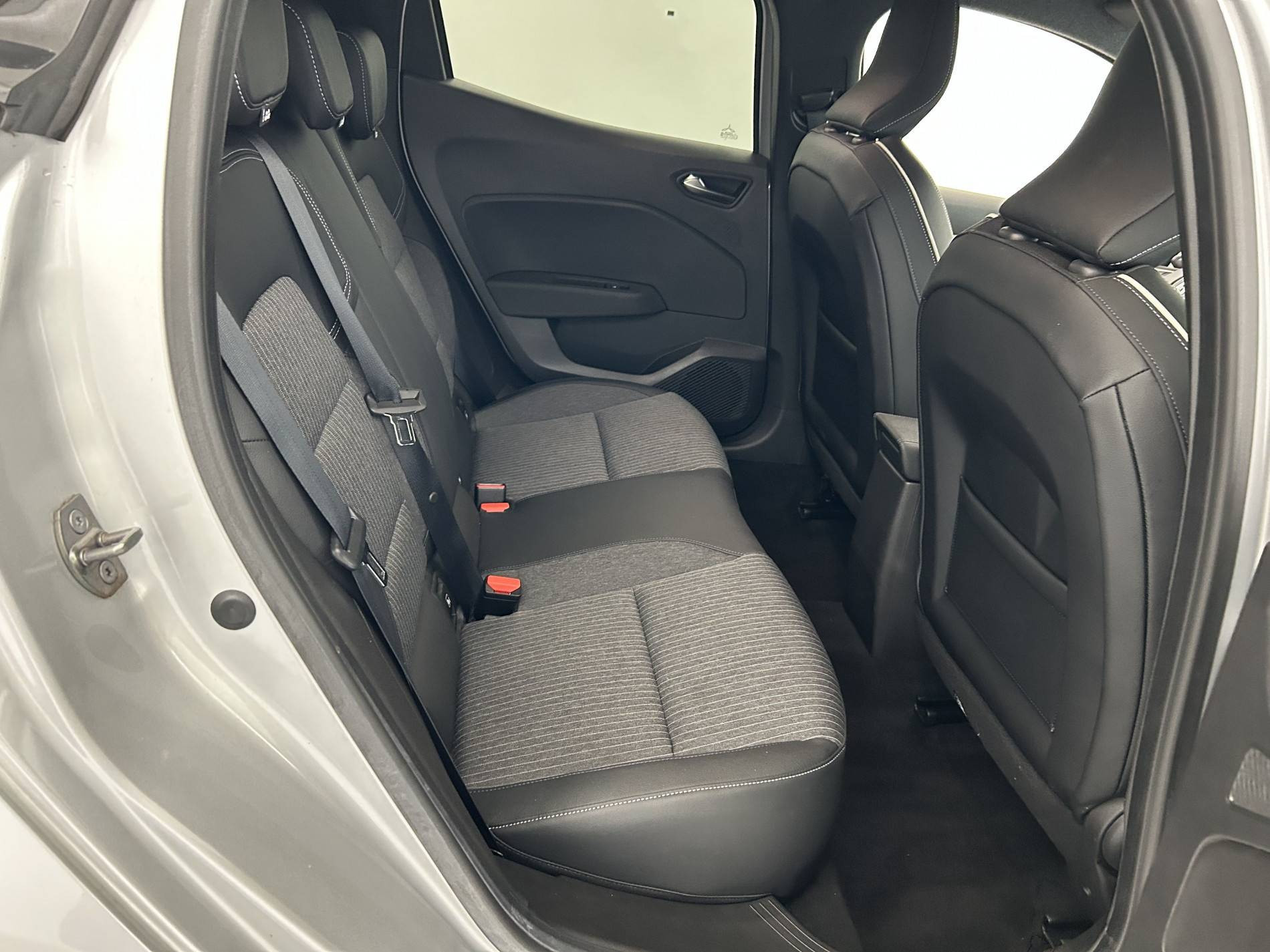 Vente en ligne Renault Clio 5 Clio TCe 90 au prix de 15 999 €