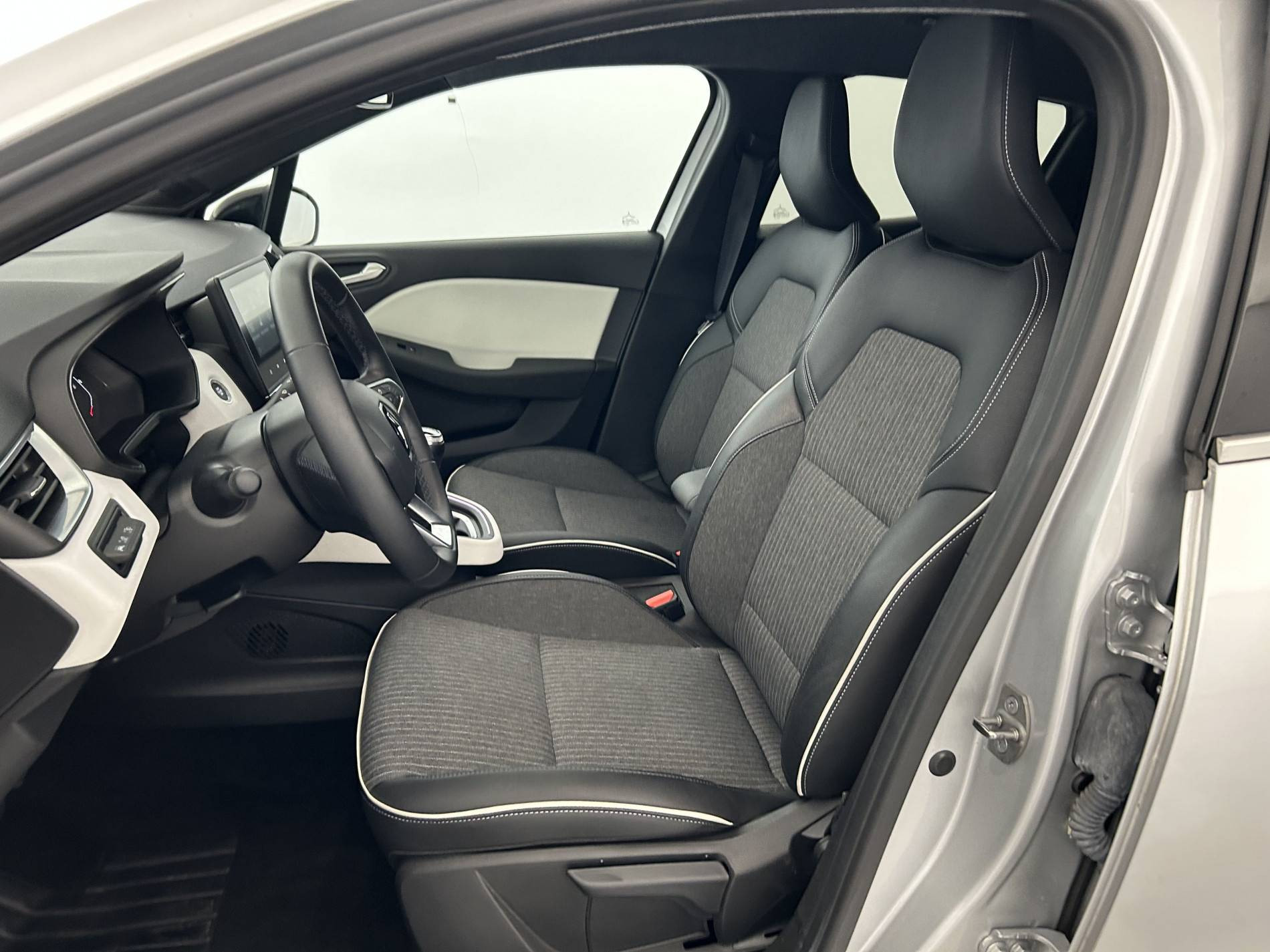 Vente en ligne Renault Clio 5 Clio TCe 90 au prix de 15 999 €