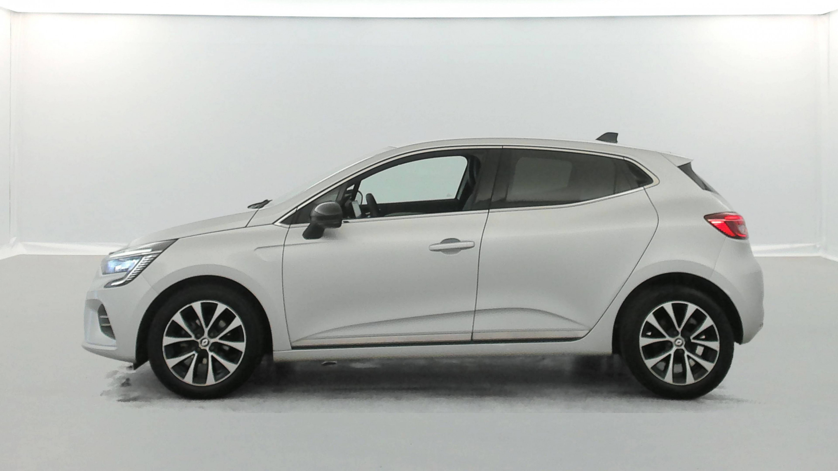 Vente en ligne Renault Clio 5 Clio TCe 90 au prix de 15 999 €