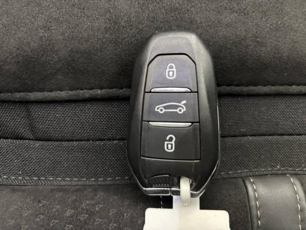 Vente en ligne Peugeot 3008  BlueHDi 130ch S&S EAT8 au prix de 25 999 €