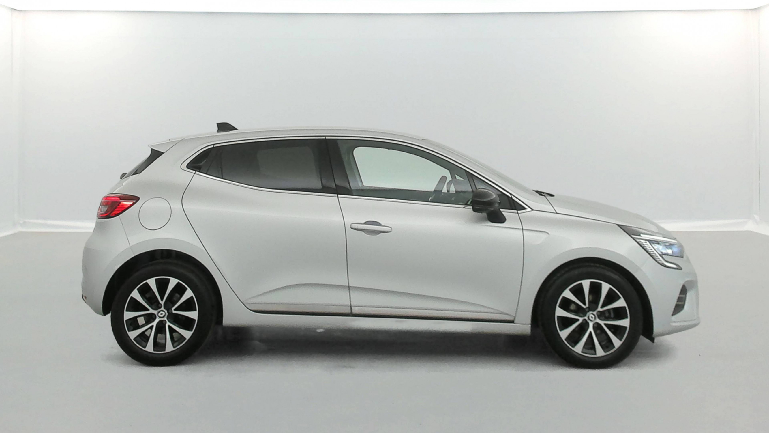 Vente en ligne Renault Clio 5 Clio TCe 90 au prix de 15 290 €