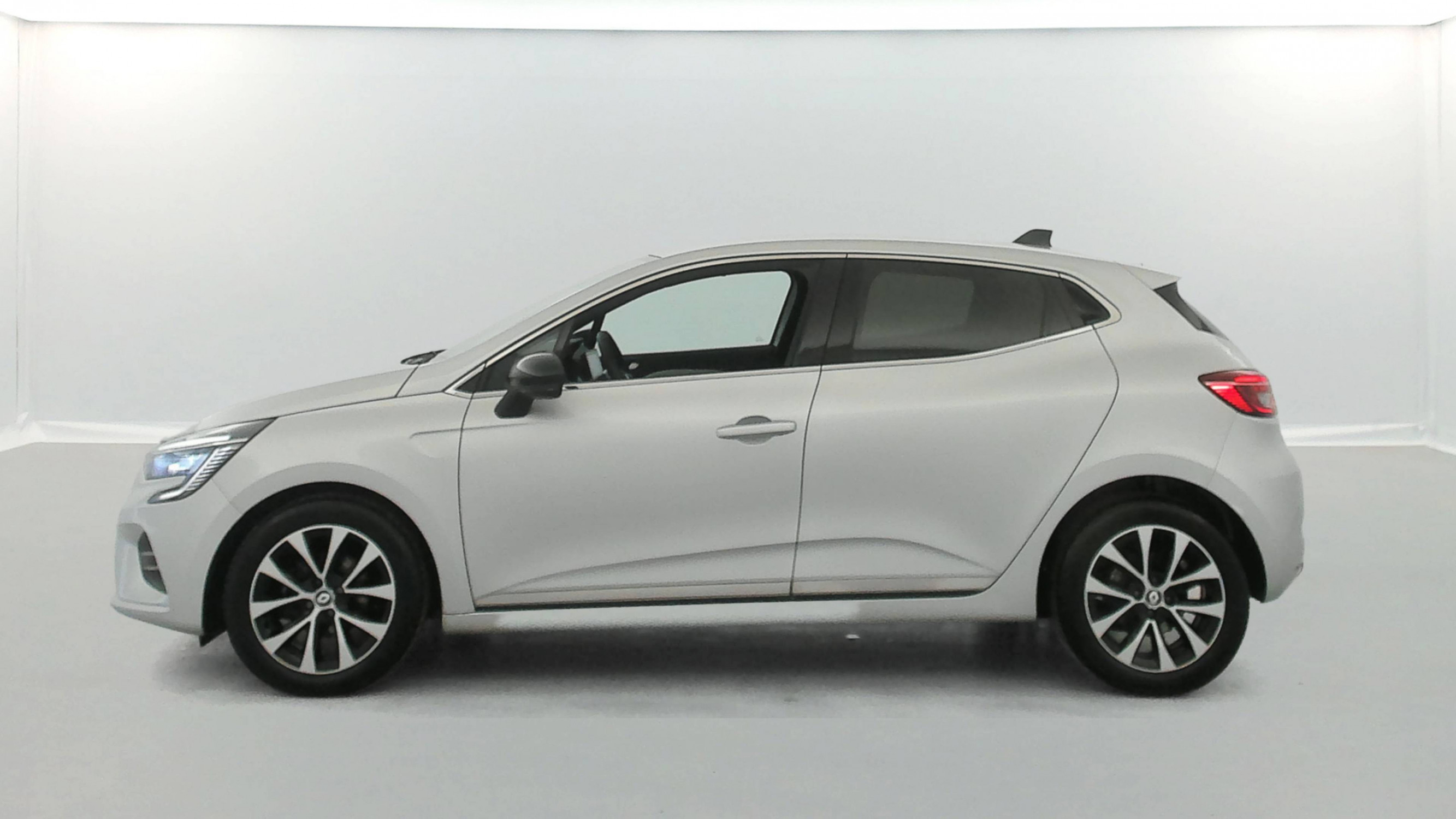 Vente en ligne Renault Clio 5 Clio TCe 90 au prix de 15 290 €