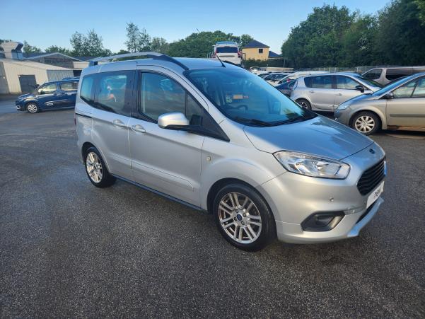 Vente en ligne Ford Tourneo Courier  1.0 E 100 BV6 S&S au prix de 11 499 €