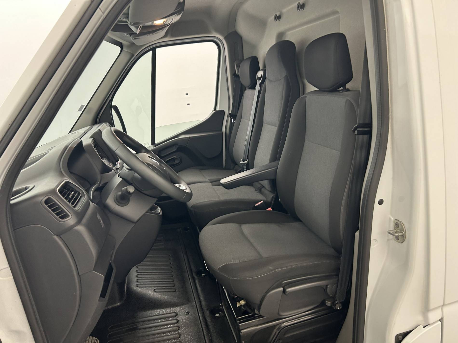 Vente en ligne Renault Master Fourgon MASTER FGN TRAC F3300 L2H2 ENERGY DCI 150 au prix de 22 890 €