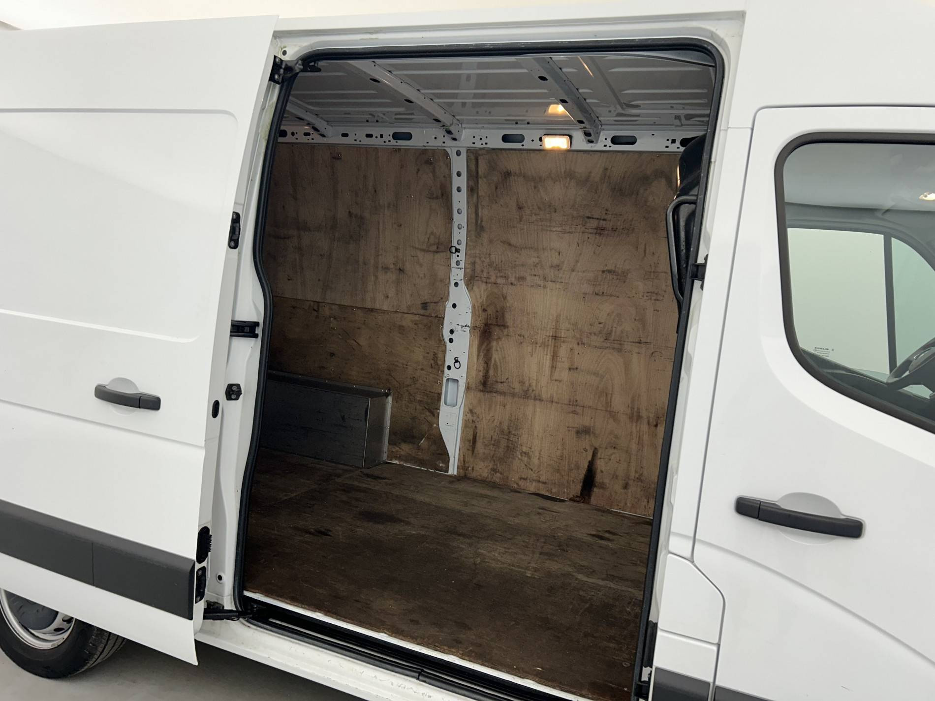 Vente en ligne Renault Master Fourgon MASTER FGN TRAC F3300 L2H2 ENERGY DCI 150 au prix de 22 890 €