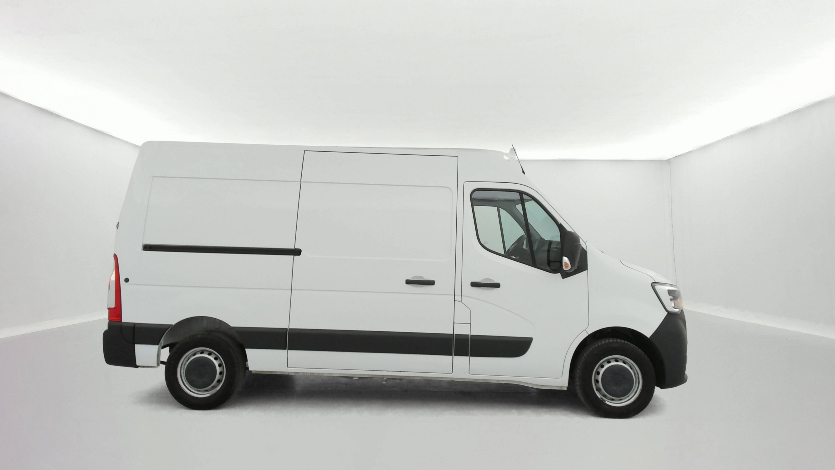 Vente en ligne Renault Master Fourgon MASTER FGN TRAC F3300 L2H2 ENERGY DCI 150 au prix de 22 890 €
