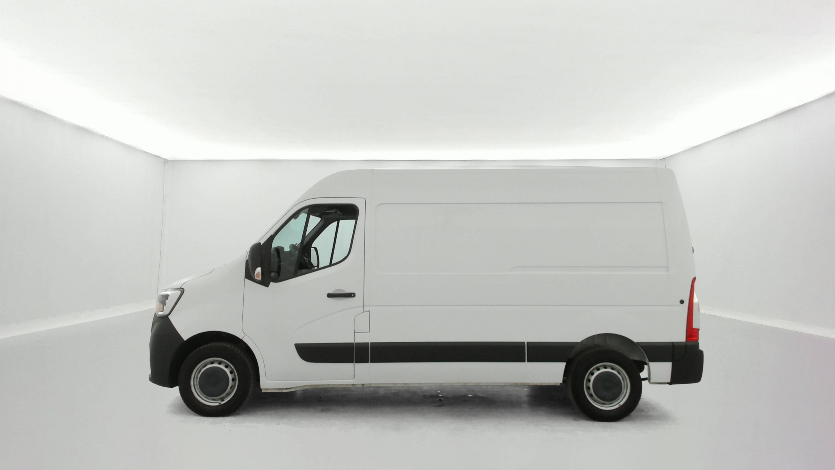 Vente en ligne Renault Master Fourgon MASTER FGN TRAC F3300 L2H2 ENERGY DCI 150 au prix de 22 890 €