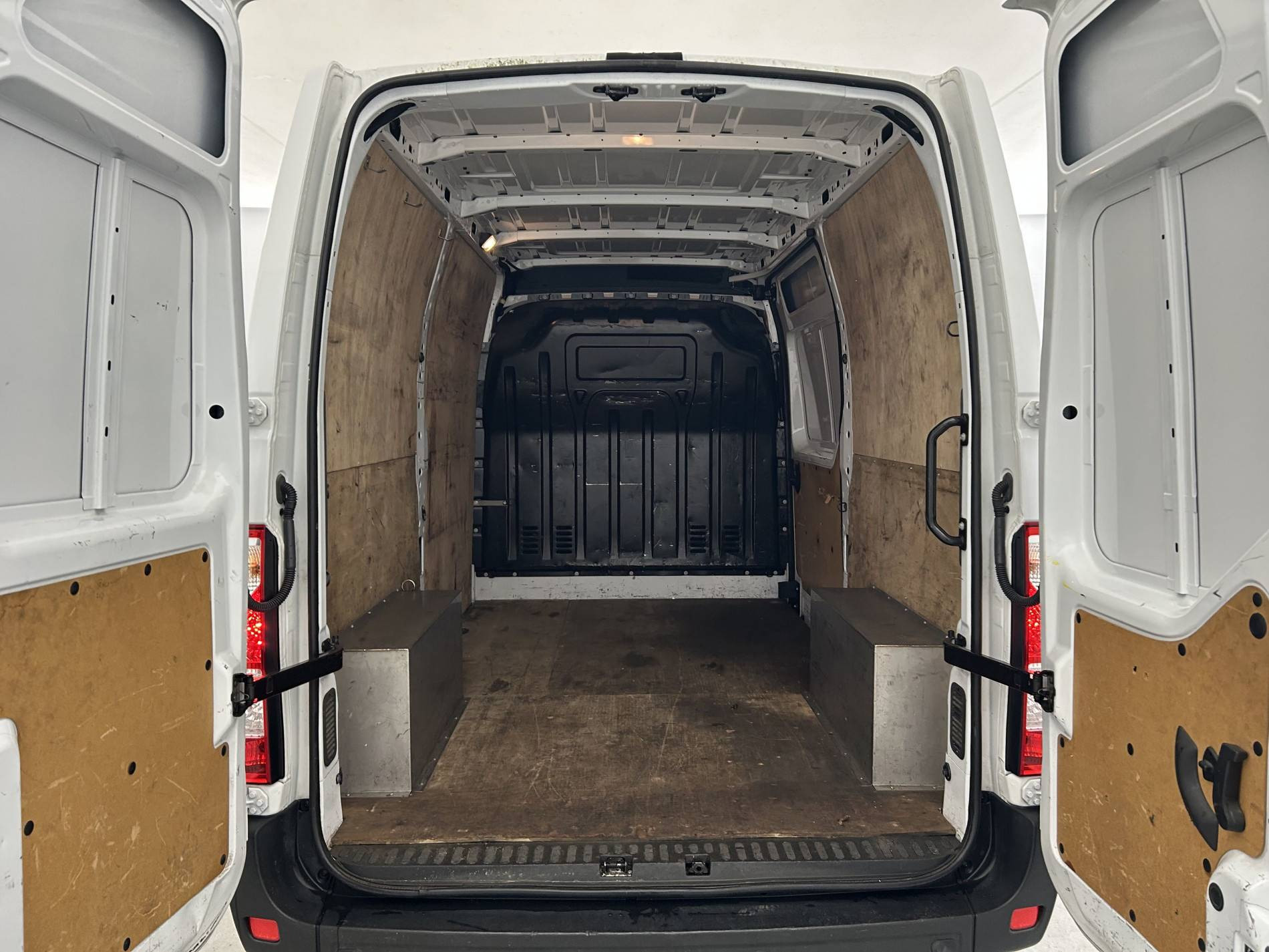 Vente en ligne Renault Master Fourgon MASTER FGN TRAC F3300 L2H2 ENERGY DCI 150 au prix de 22 890 €