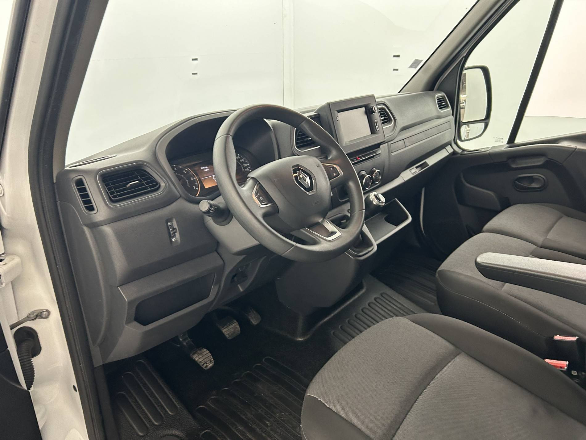 Vente en ligne Renault Master Fourgon MASTER FGN TRAC F3300 L2H2 ENERGY DCI 150 au prix de 22 890 €