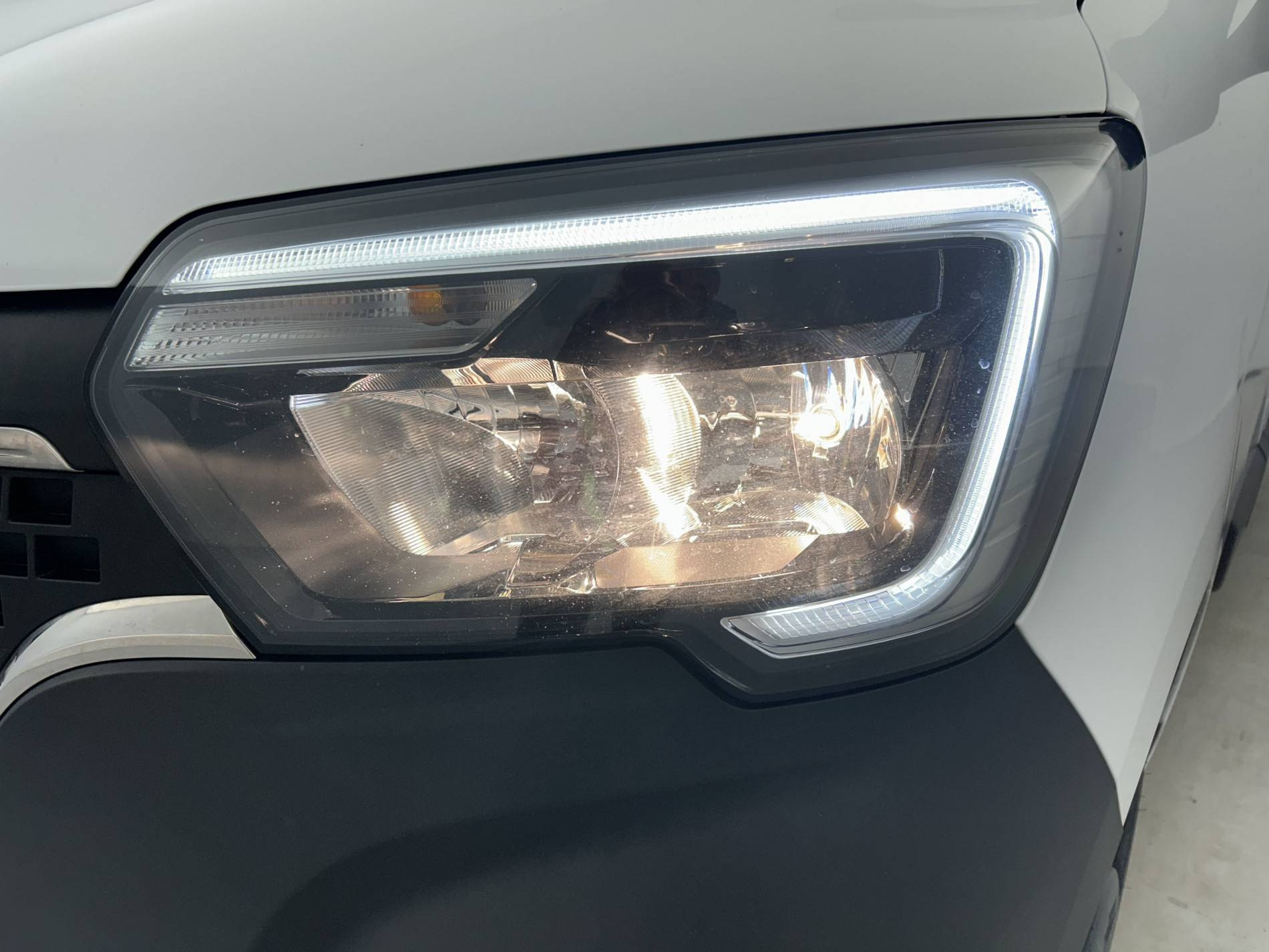 Vente en ligne Renault Master Fourgon MASTER FGN TRAC F3300 L2H2 ENERGY DCI 150 au prix de 22 890 €