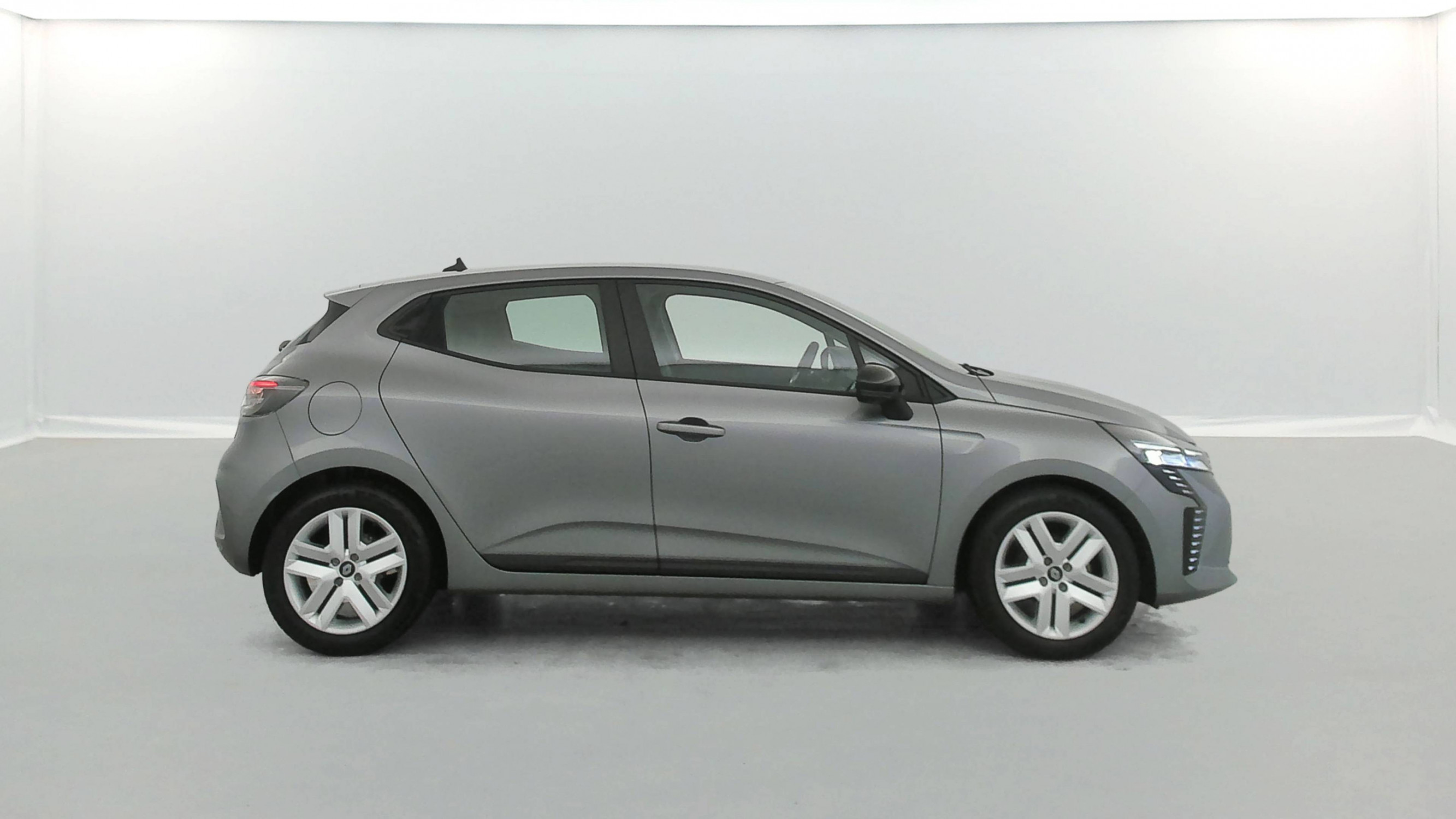 Vente en ligne Renault Clio 5 Clio TCe 90 au prix de 16 599 €