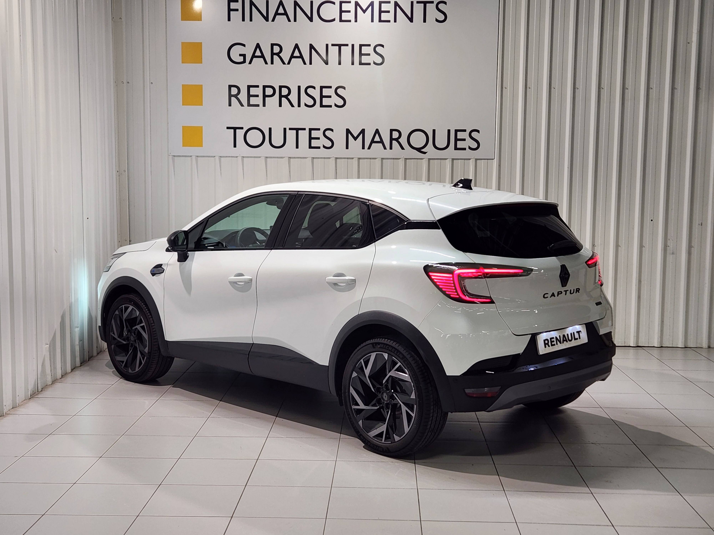 Vente en ligne Renault Captur  E-Tech full hybrid 145 ch au prix de 31 290 €