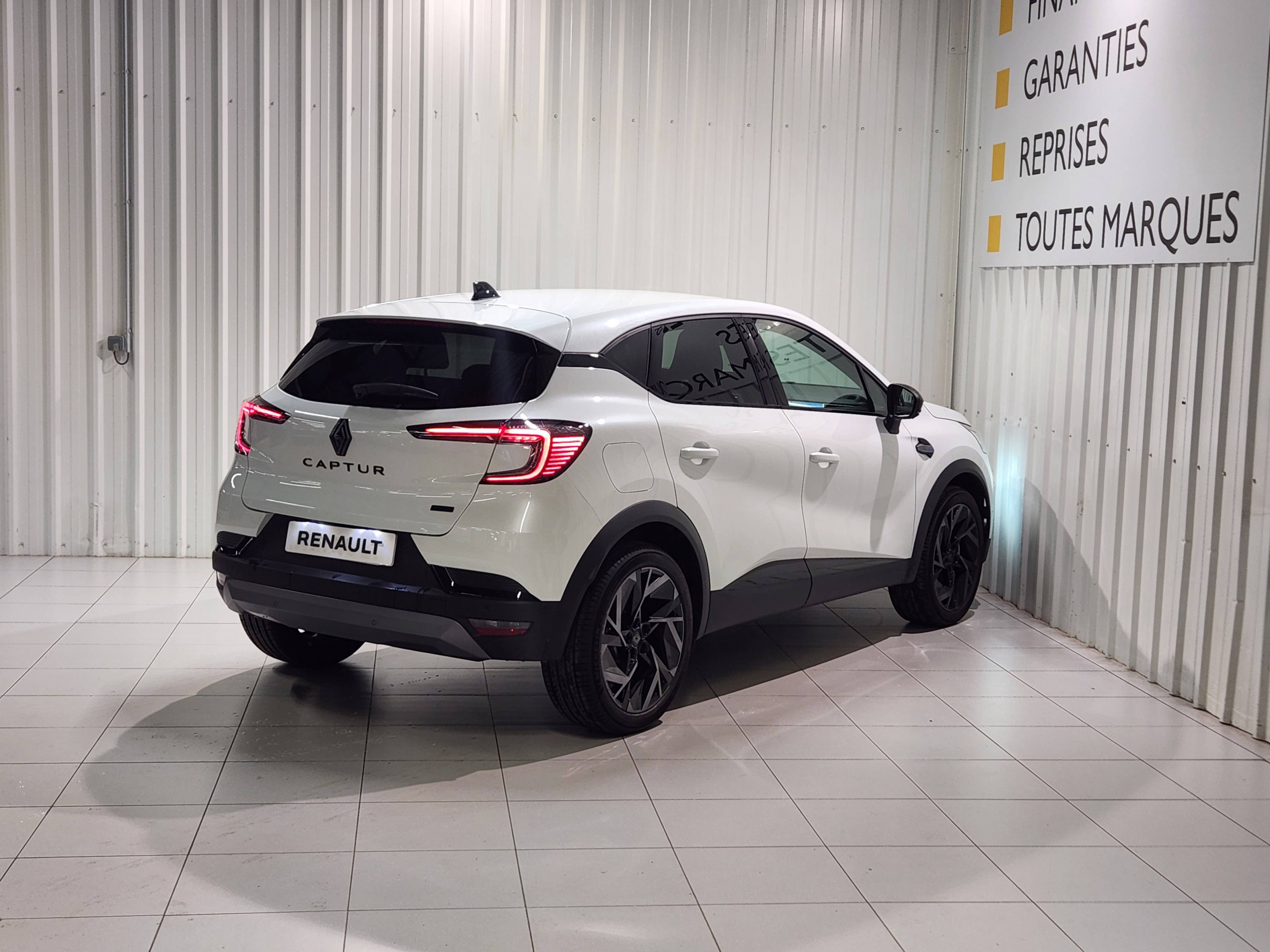 Vente en ligne Renault Captur  E-Tech full hybrid 145 ch au prix de 31 290 €