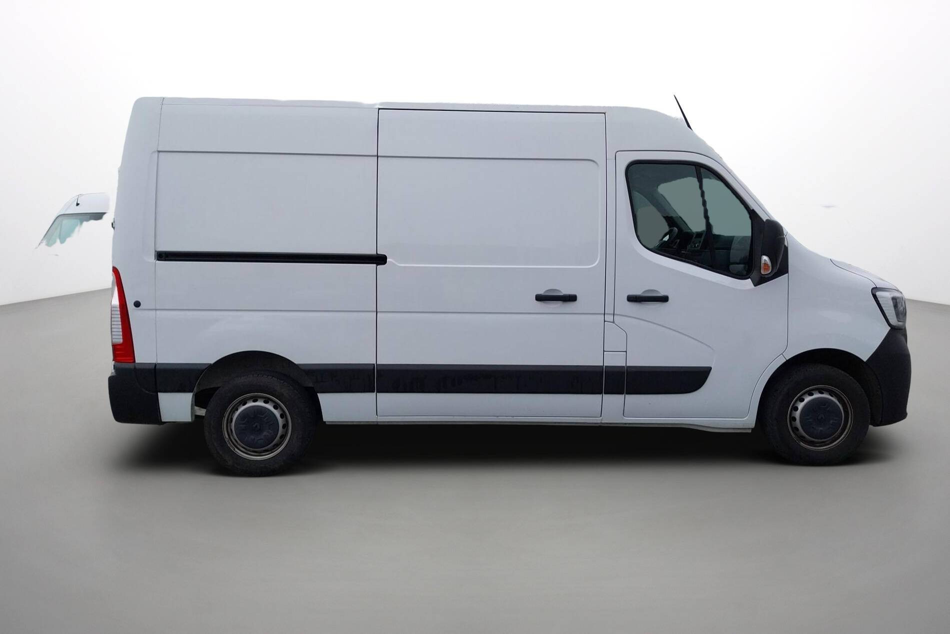 Vente en ligne Renault Master Fourgon MASTER FGN TRAC F3500 L2H2 BLUE DCI 135 au prix de 26 999 €