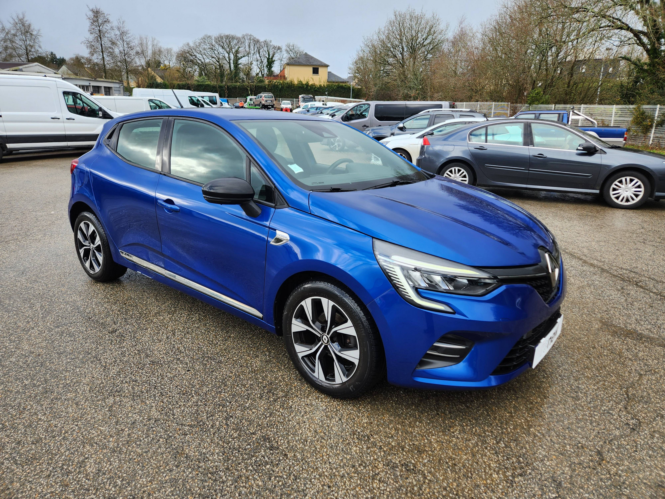 Vente en ligne Renault Clio 5 Clio TCe 90 - 21N au prix de 14 499 €