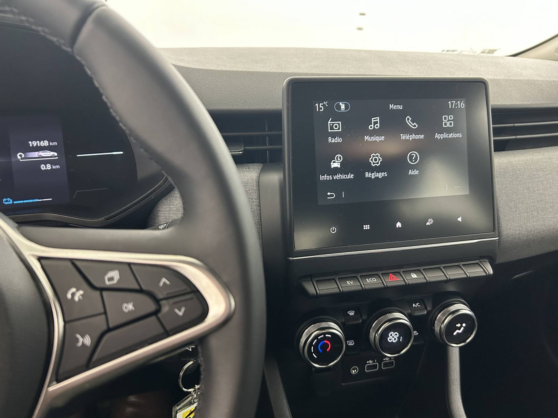 Vente en ligne Renault Clio 5 Clio E-Tech full hybrid 145 ch GSR2 au prix de 20 499 €