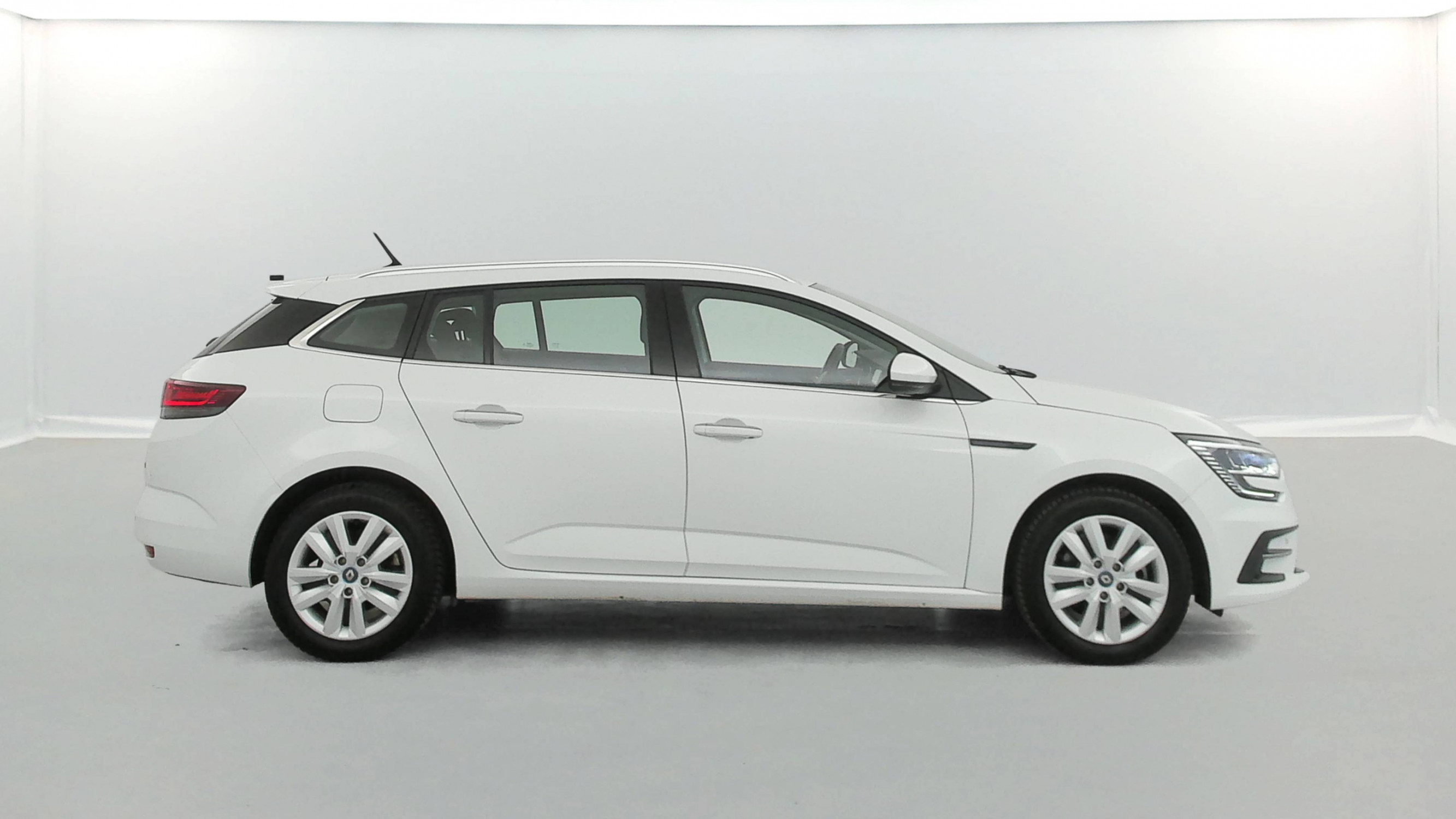 Vente en ligne Renault Megane 4 Estate Mégane IV Estate E-TECH Plug-In Hybride 160 - 21N au prix de 16 590 €
