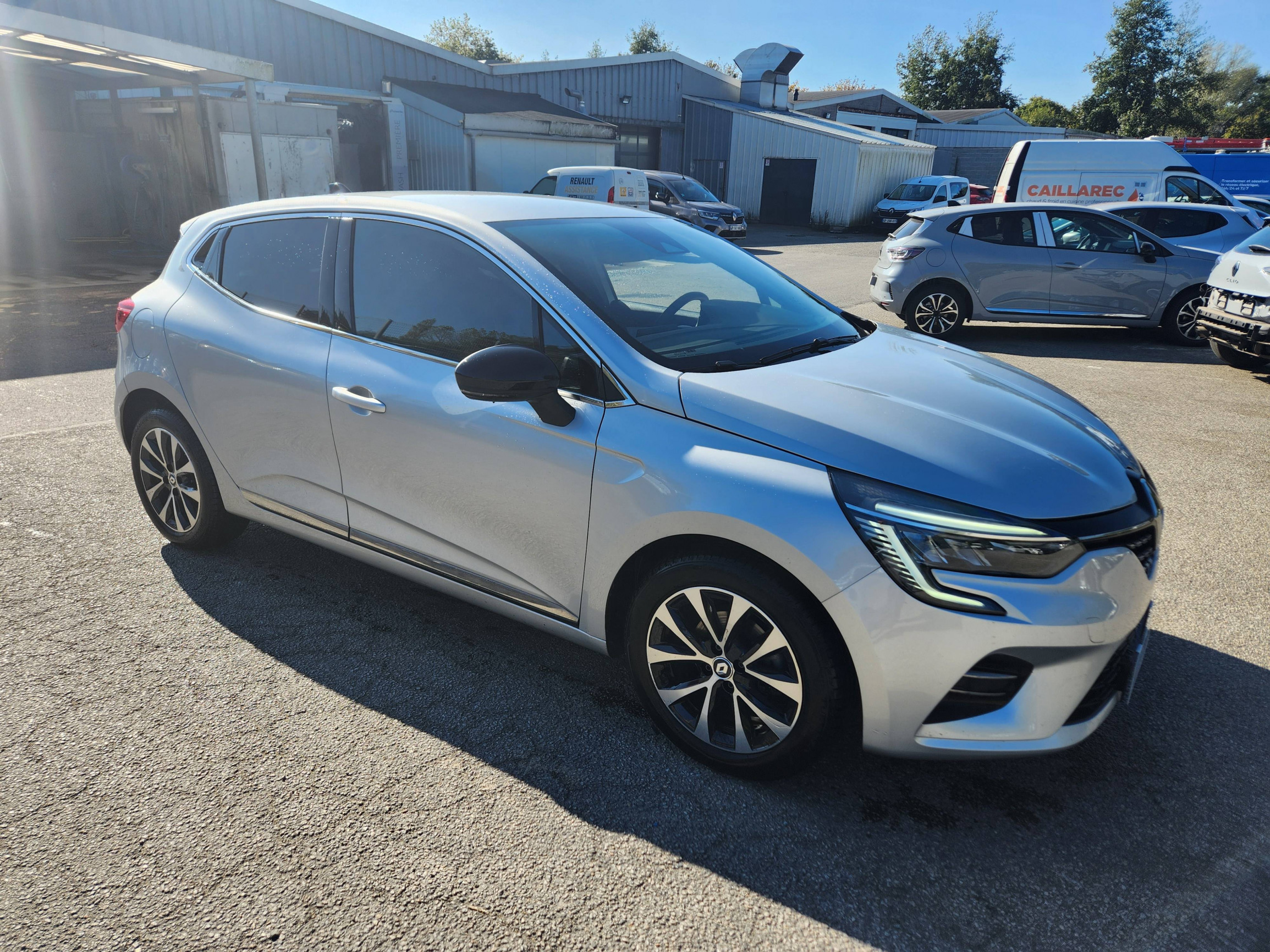 Vente en ligne Renault Clio 5 Clio TCe 90 au prix de 15 999 €