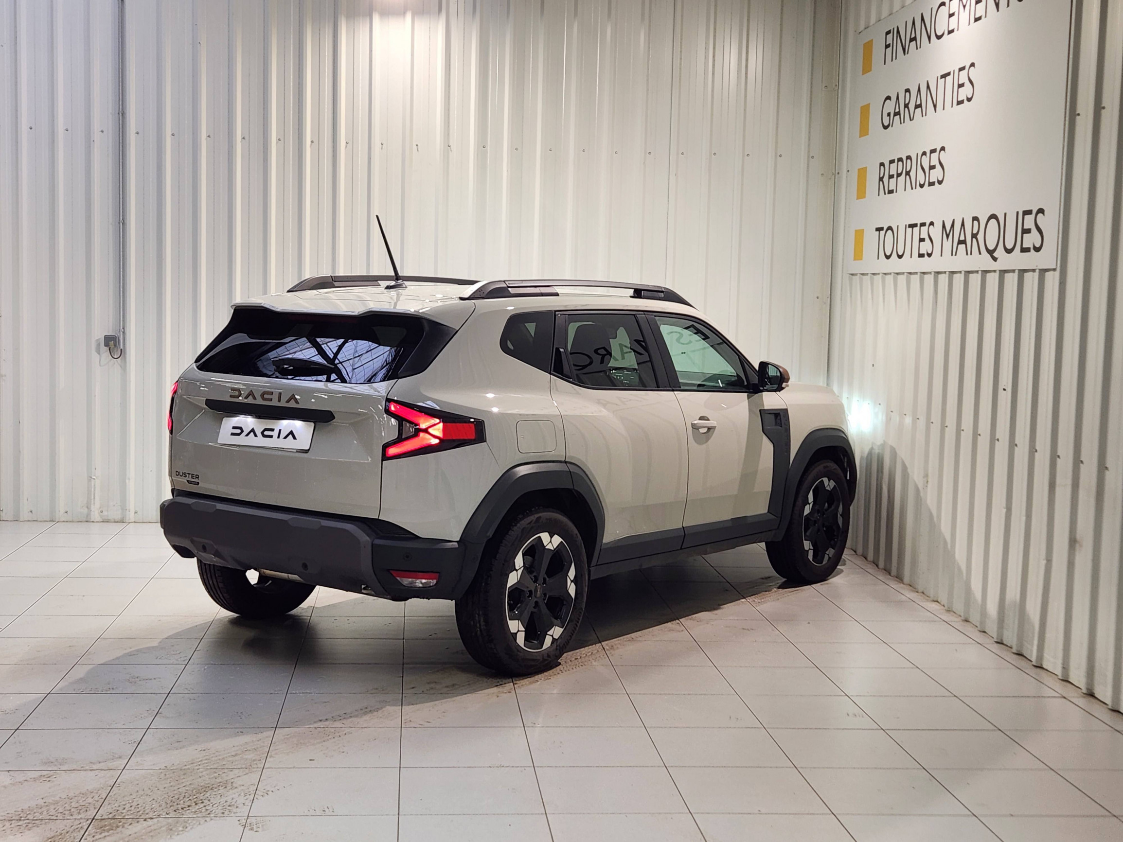 Vente en ligne Dacia Duster  Hybrid 140 au prix de 30 390 €