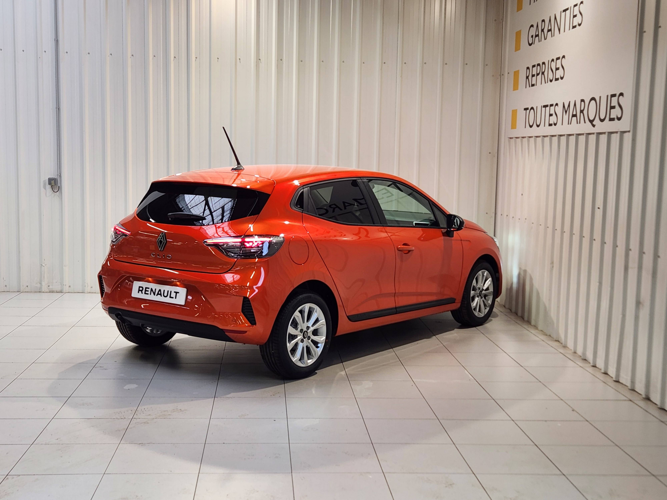 Vente en ligne Renault Clio 5 Clio TCe 90 ch au prix de 17 790 €