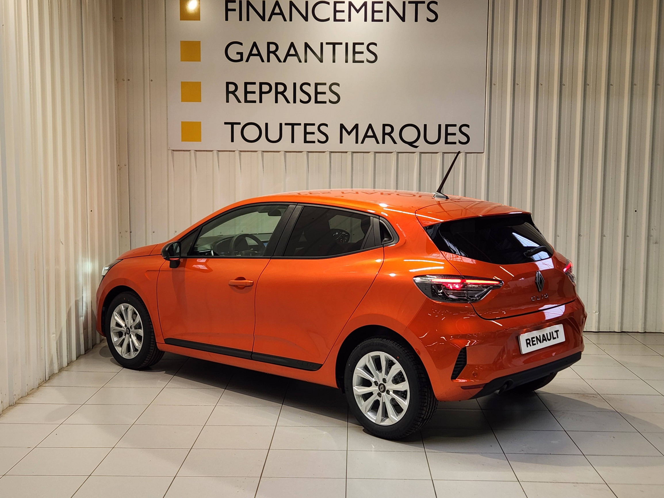 Vente en ligne Renault Clio 5 Clio TCe 90 ch au prix de 17 790 €