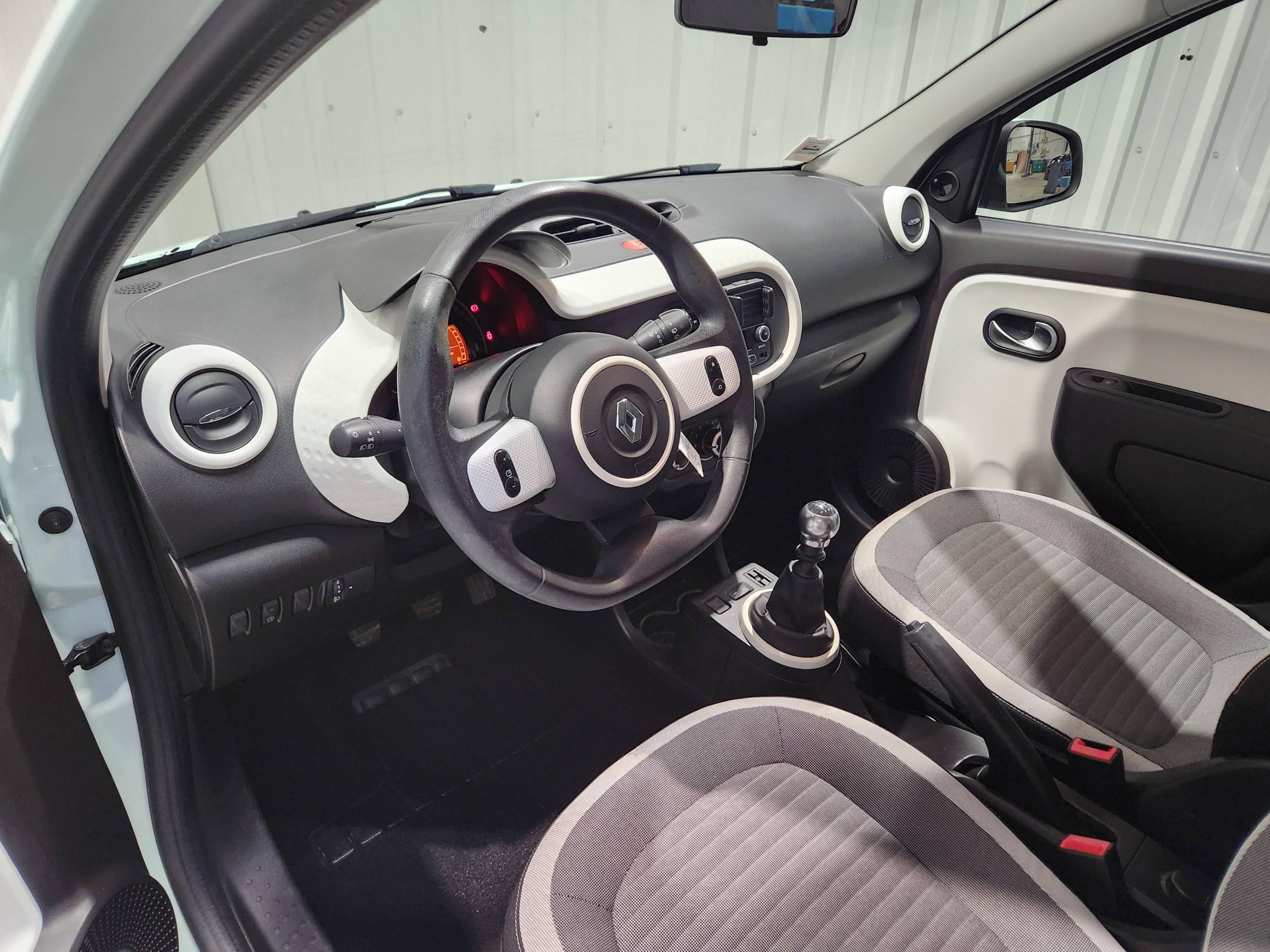 Vente en ligne Renault Twingo 3  0.9 TCe 90 Energy E6C au prix de 8 890 €