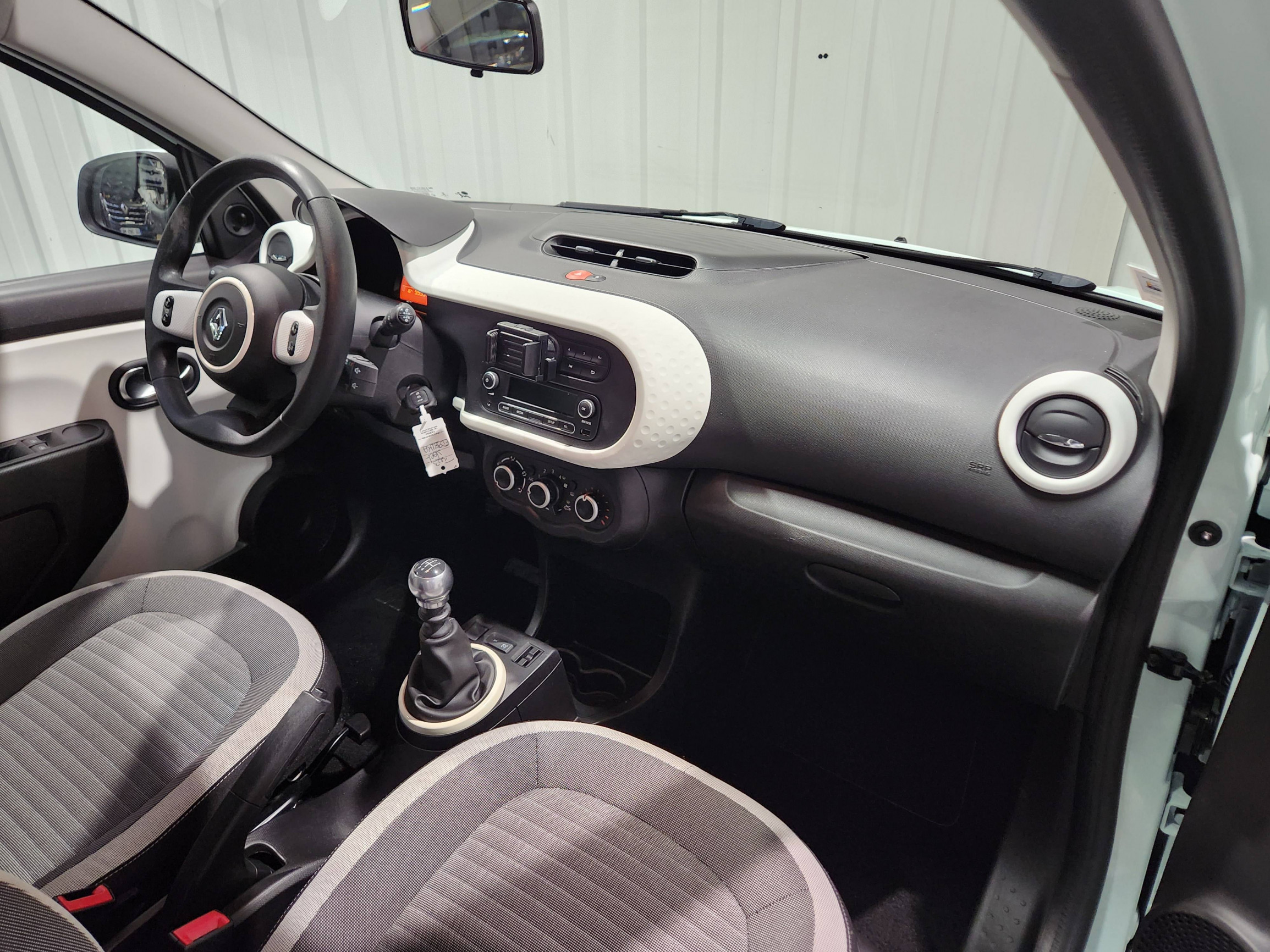 Vente en ligne Renault Twingo 3  0.9 TCe 90 Energy E6C au prix de 8 890 €