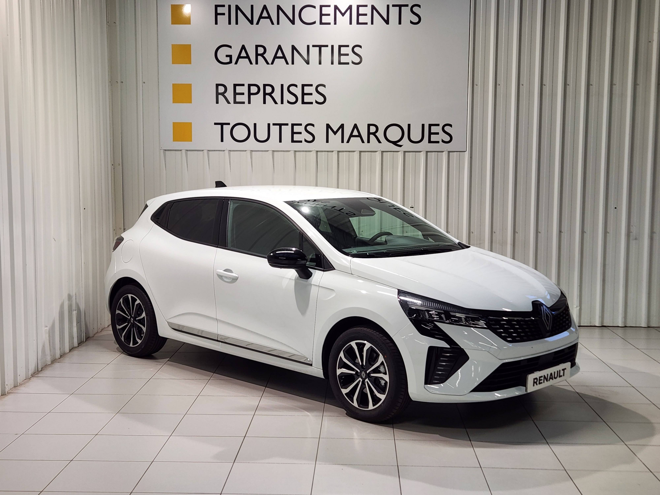 Vente en ligne Renault Clio 5 Clio E-Tech full hybrid 145 ch GSR2 au prix de 22 450 €