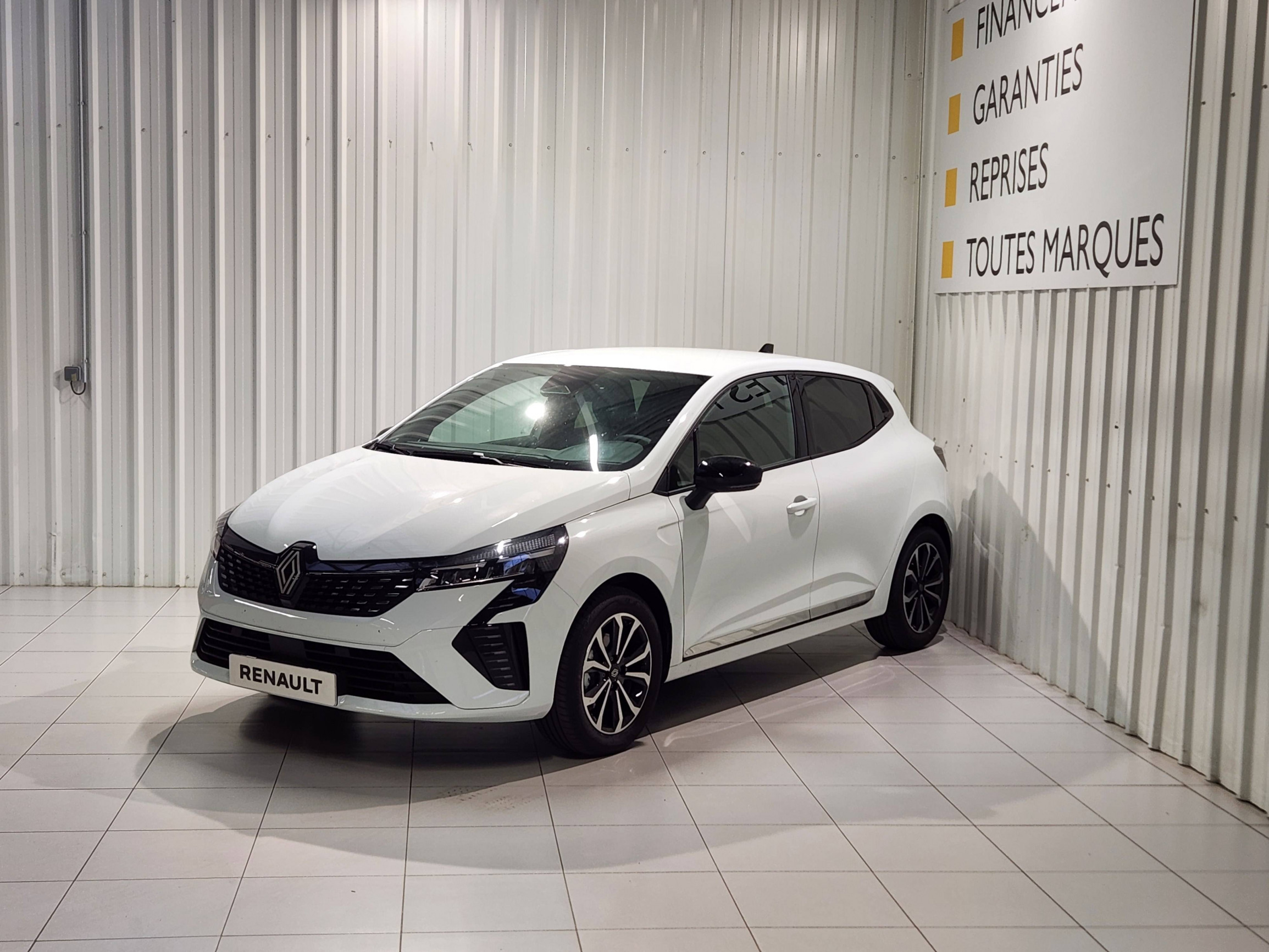 Renault Clio 5 Clio E-Tech full hybrid 145 ch GSR2 occasion de 2025 en vente à Morlaix