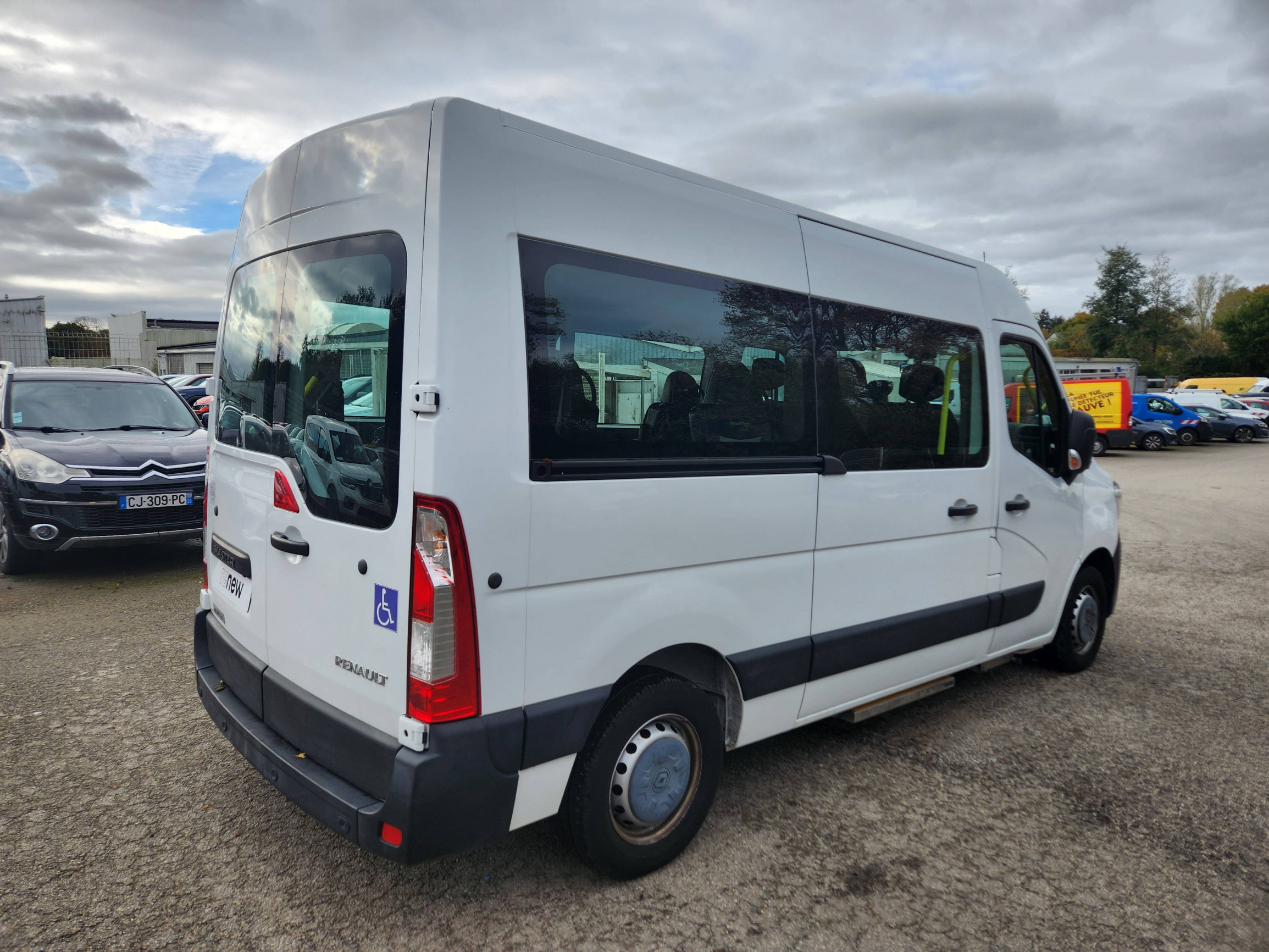 Vente en ligne Renault Master Fourgon MASTER FGN TRAC F3500 L2H2 DCI 135 au prix de 35 300 €