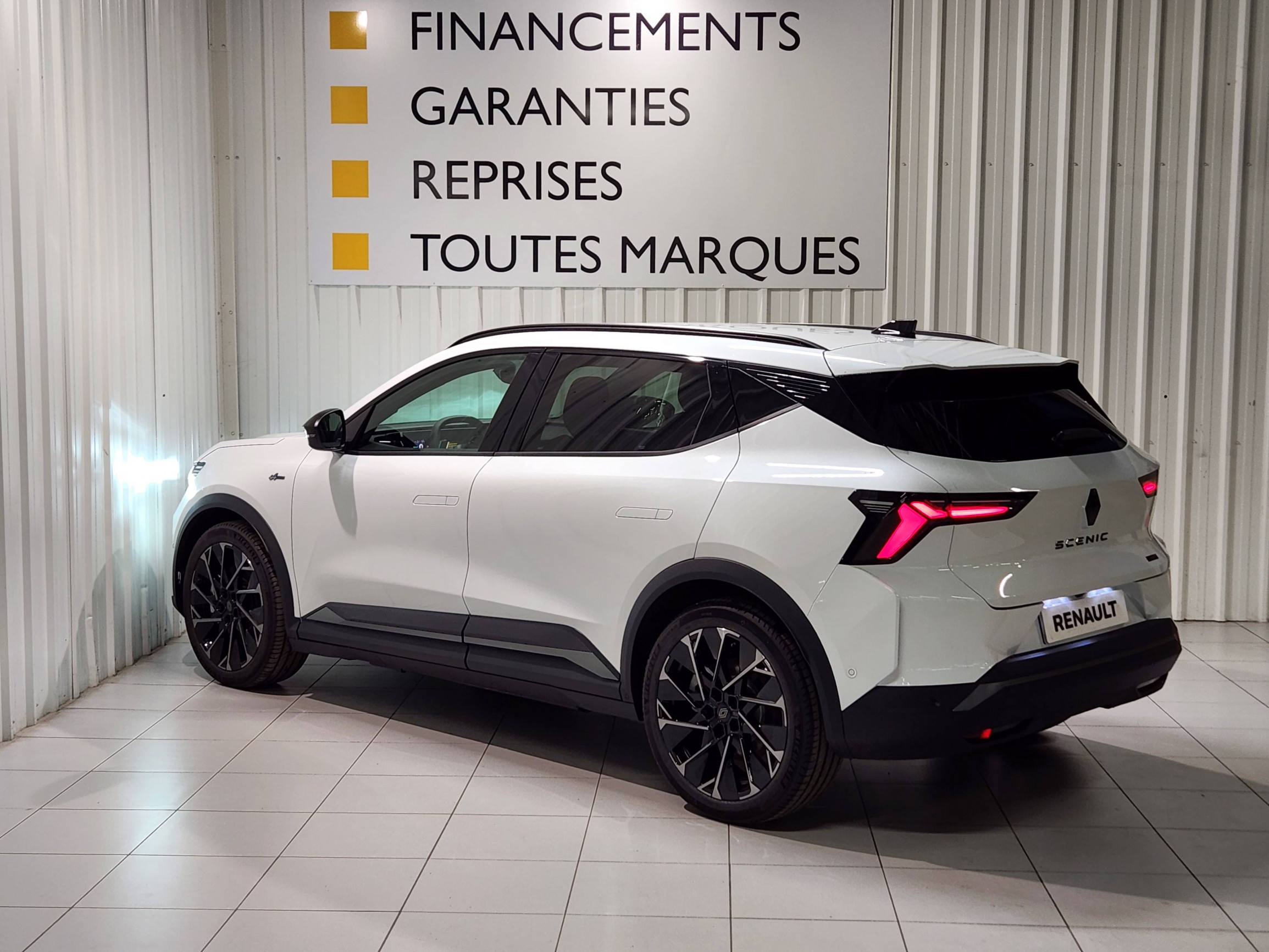 Vente en ligne Renault Scenic E-Tech  220 ch grande autonomie au prix de 49 990 €