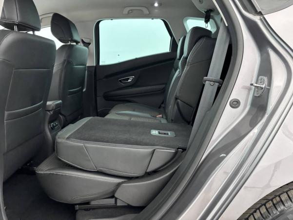Vente en ligne Renault Scenic 4 Scenic Blue dCi 120 EDC au prix de 18 999 €