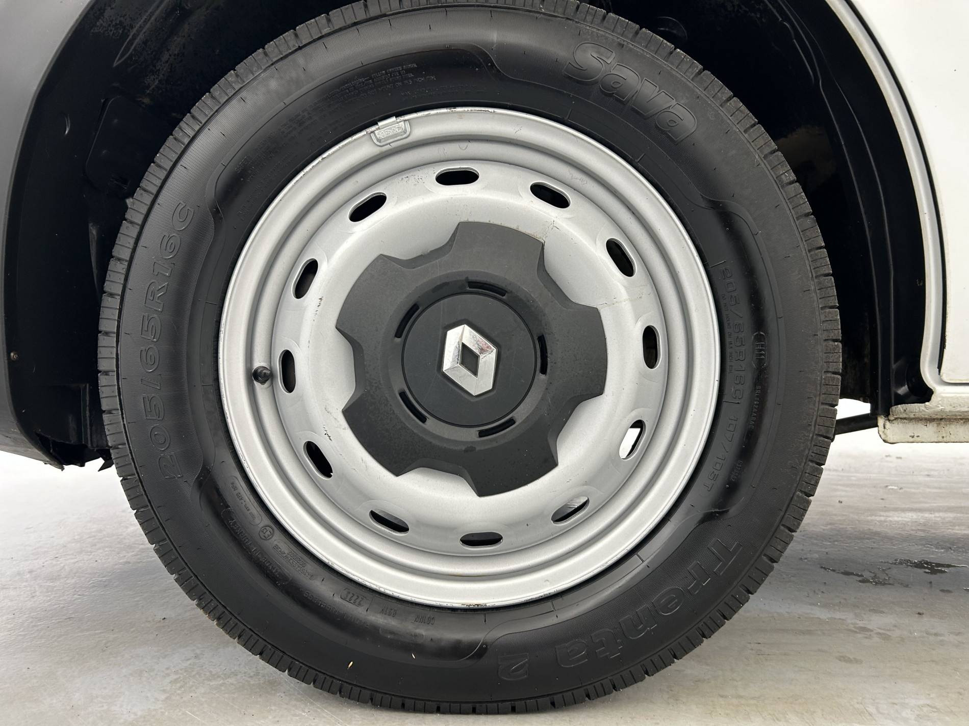 Vente en ligne Renault Trafic 3 Fourgon TRAFIC FGN L1H1 1000 KG DCI 120 E6 au prix de 15 750 €