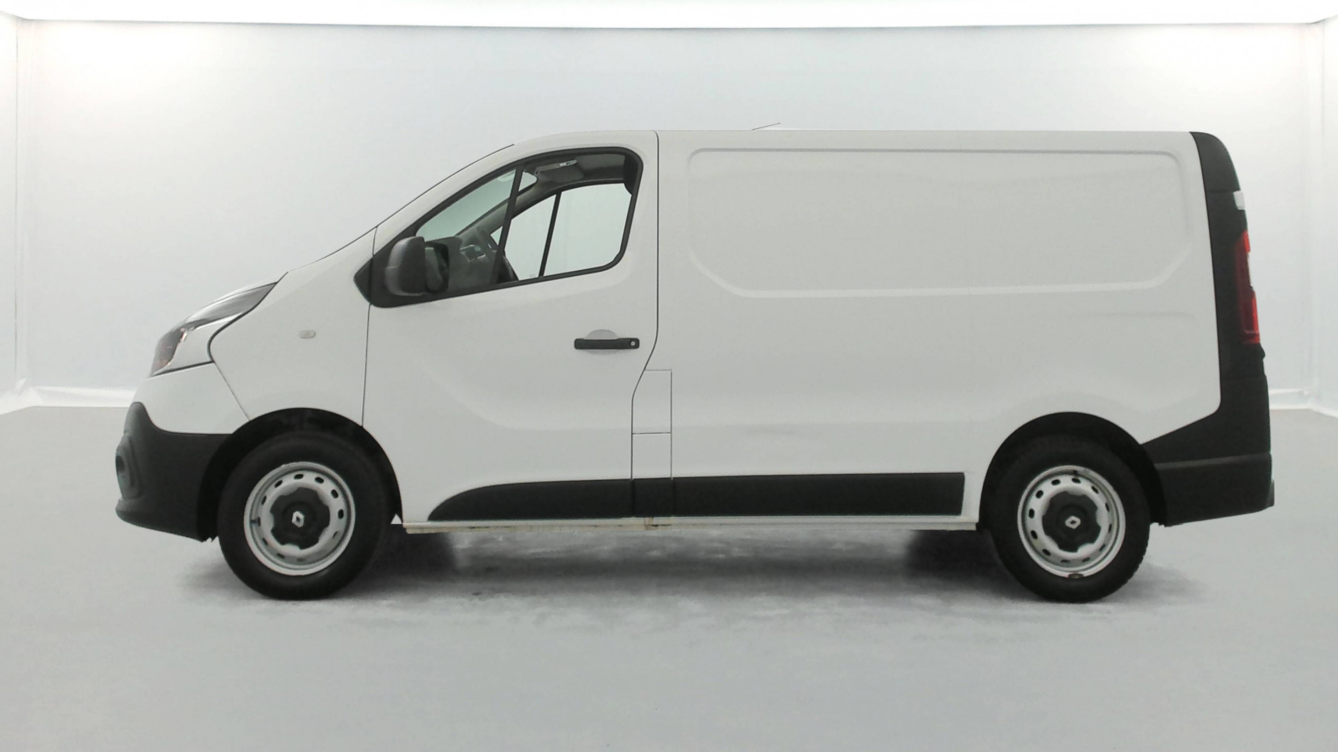 Vente en ligne Renault Trafic 3 Fourgon TRAFIC FGN L1H1 1000 KG DCI 120 E6 au prix de 15 750 €