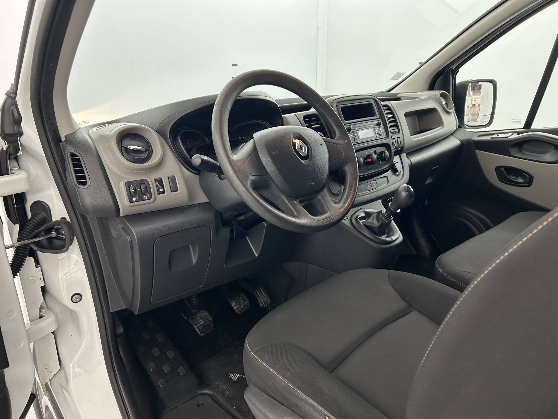 Vente en ligne Renault Trafic 3 Fourgon TRAFIC FGN L1H1 1000 KG DCI 120 E6 au prix de 15 750 €