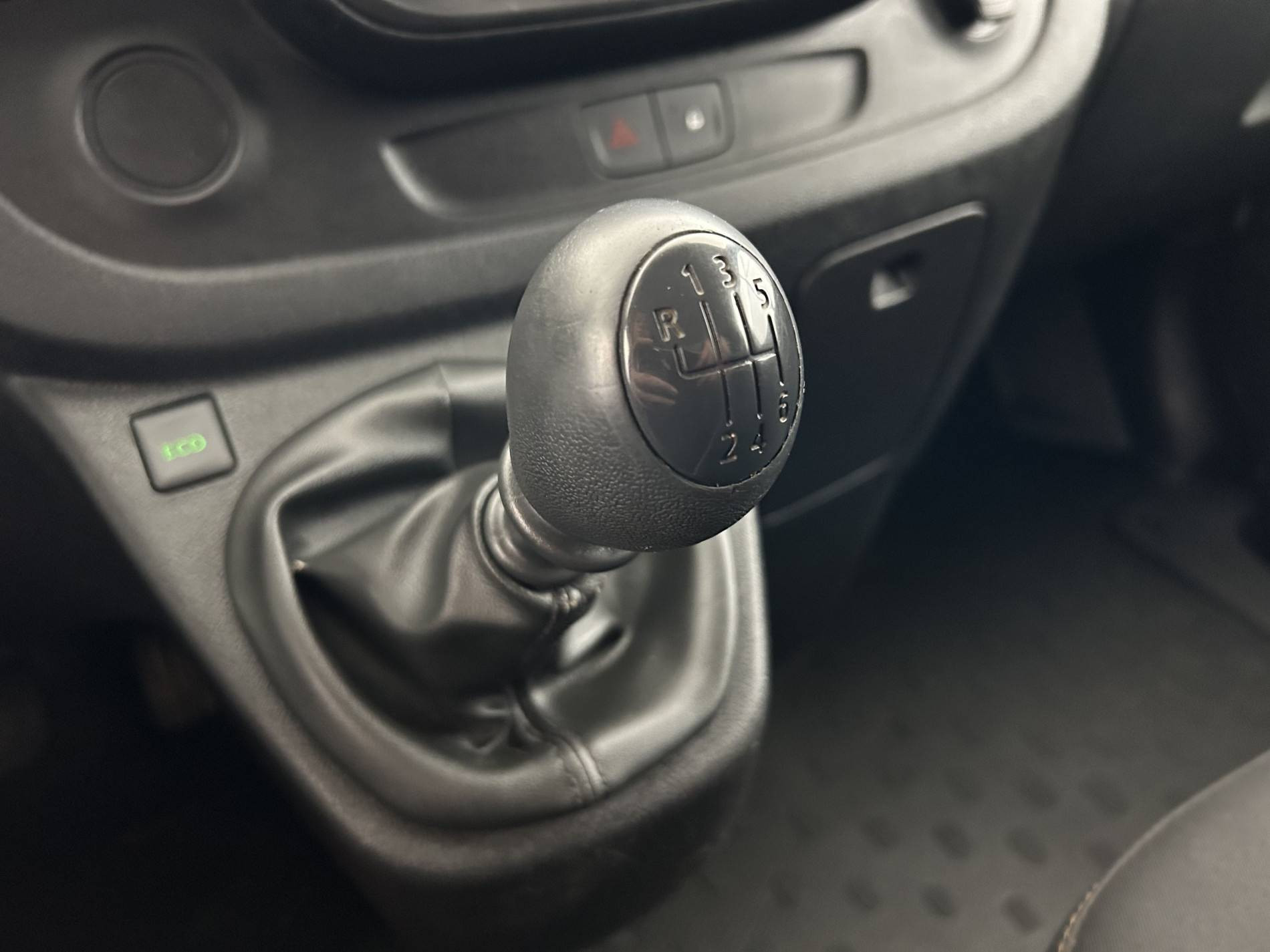 Vente en ligne Renault Trafic 3 Fourgon TRAFIC FGN L1H1 1000 KG DCI 120 E6 au prix de 15 750 €