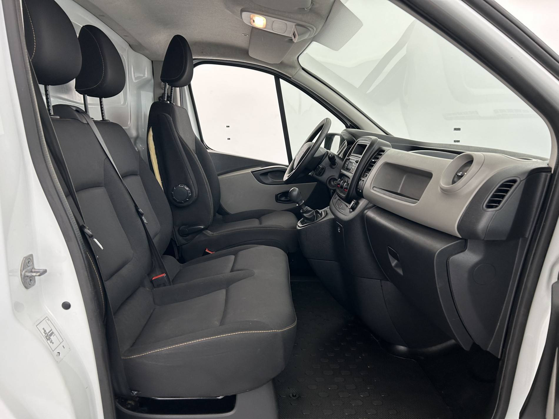 Vente en ligne Renault Trafic 3 Fourgon TRAFIC FGN L1H1 1000 KG DCI 120 E6 au prix de 15 750 €