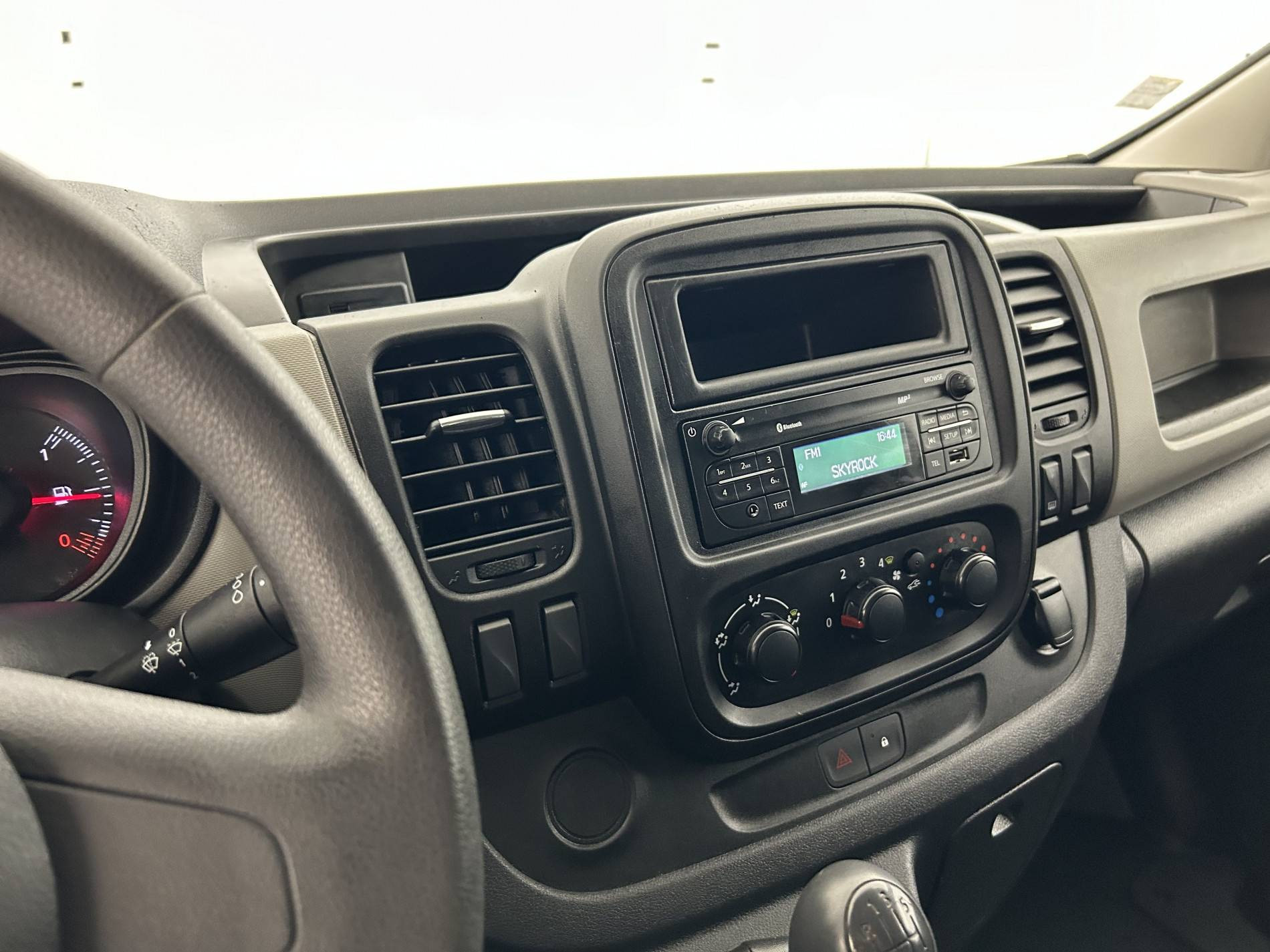 Vente en ligne Renault Trafic 3 Fourgon TRAFIC FGN L1H1 1000 KG DCI 120 E6 au prix de 15 750 €