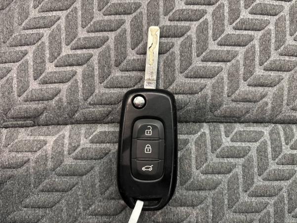 Vente en ligne Renault Clio 5 Clio E-Tech 140 au prix de 16 499 €