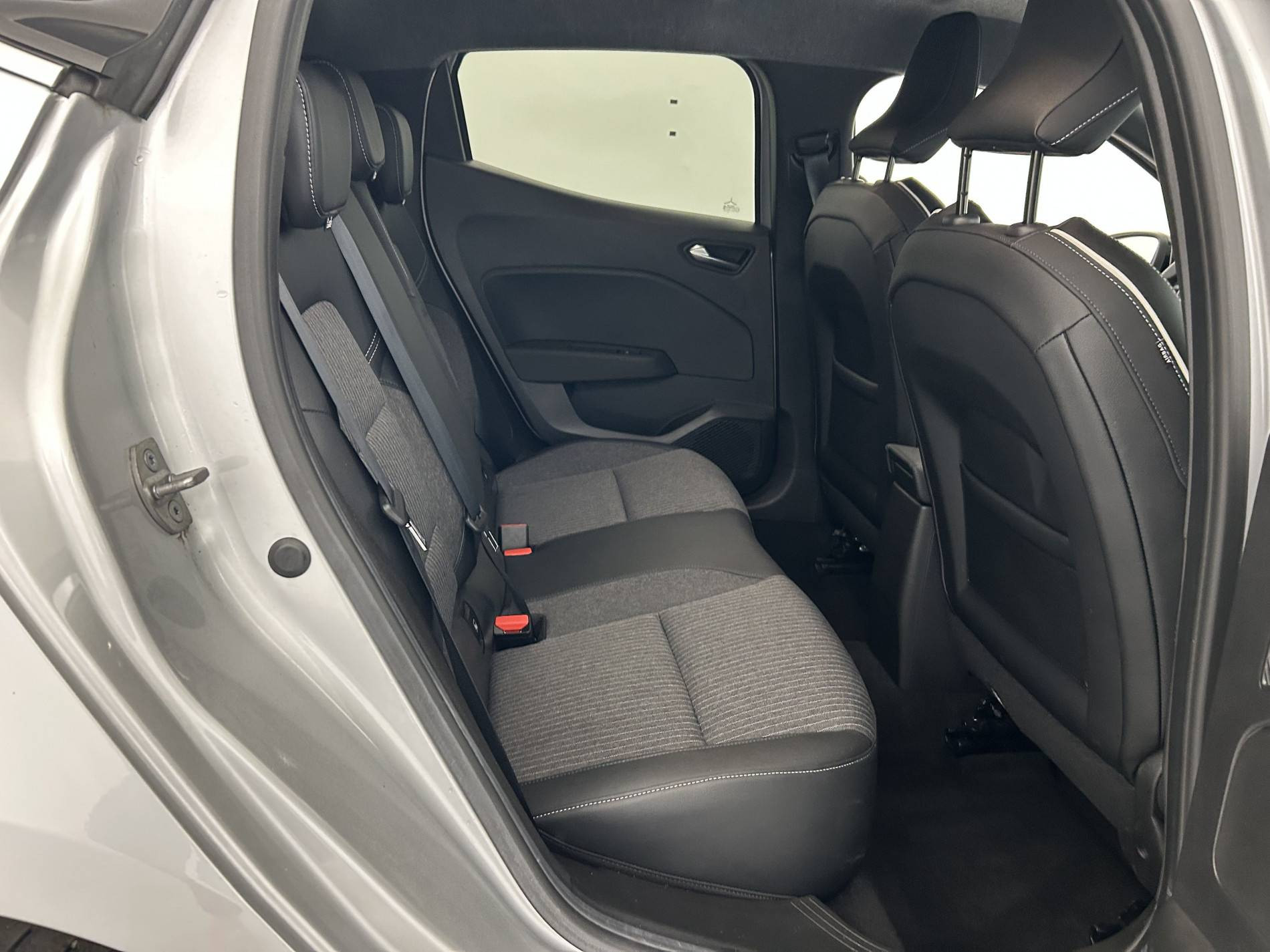 Vente en ligne Renault Clio 5 Clio TCe 90 au prix de 14 999 €