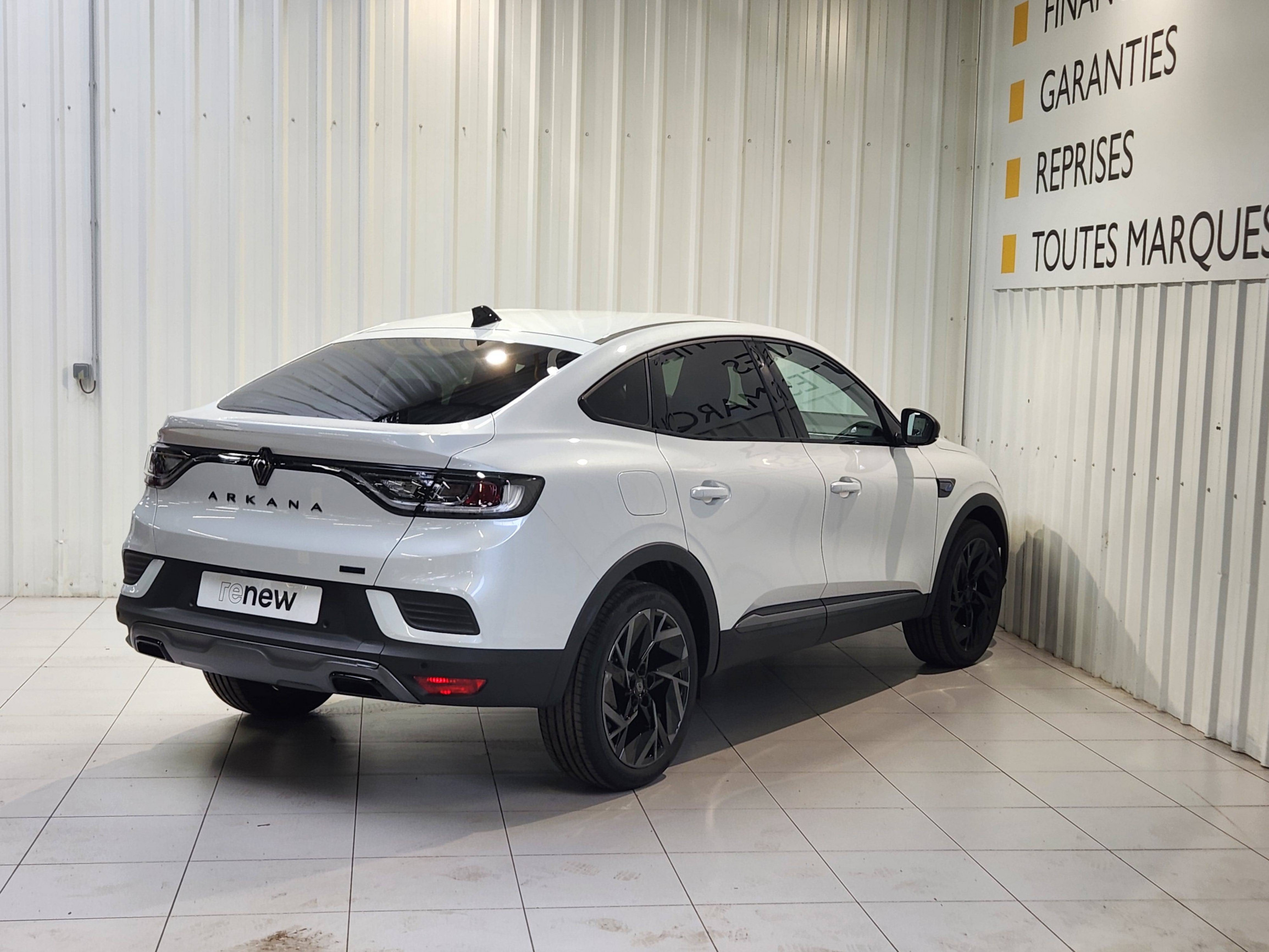Vente en ligne Renault Arkana  E-Tech full hybrid 145 GSR2 au prix de 30 390 €