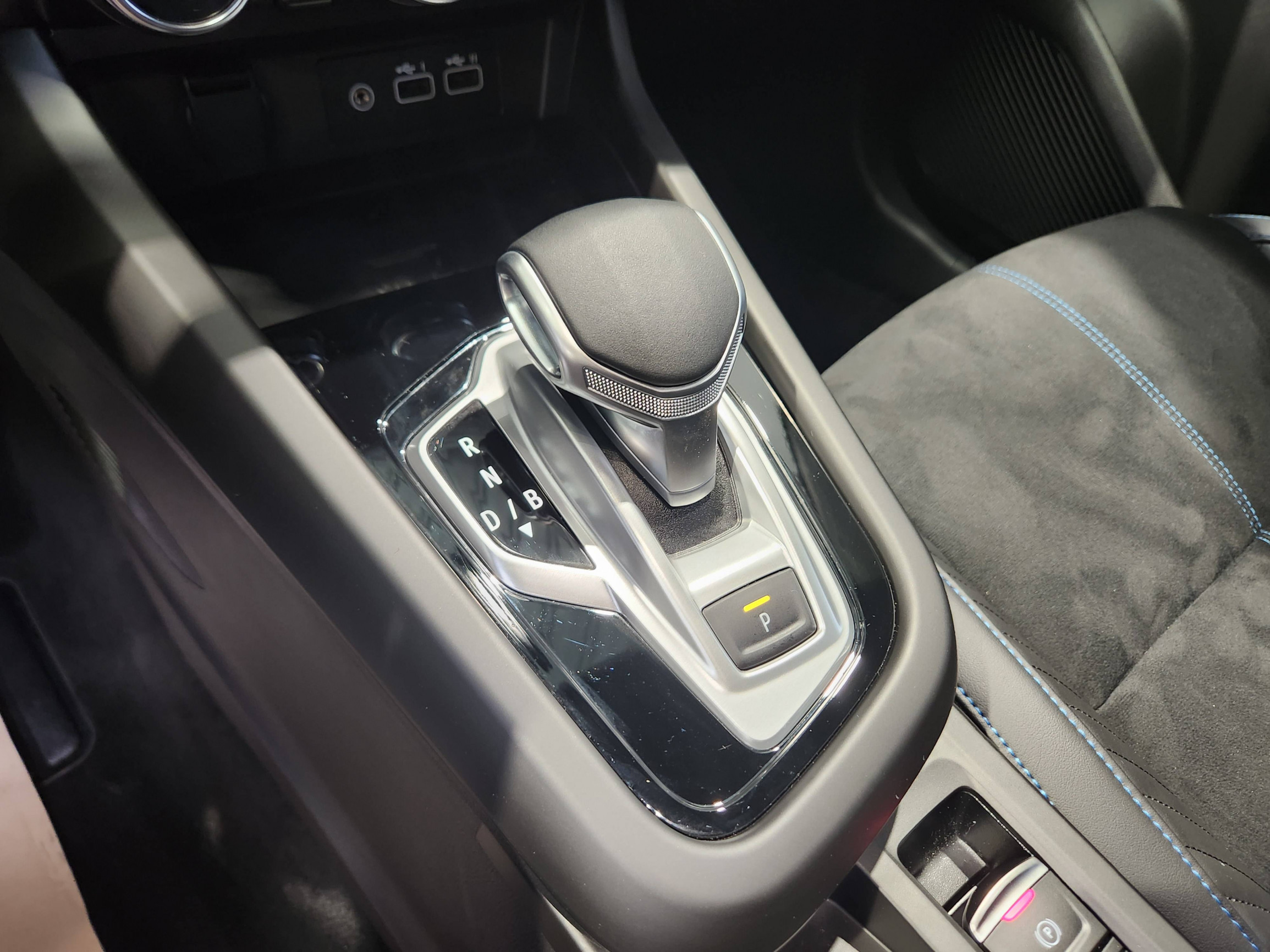 Vente en ligne Renault Arkana  E-Tech full hybrid 145 GSR2 au prix de 30 390 €