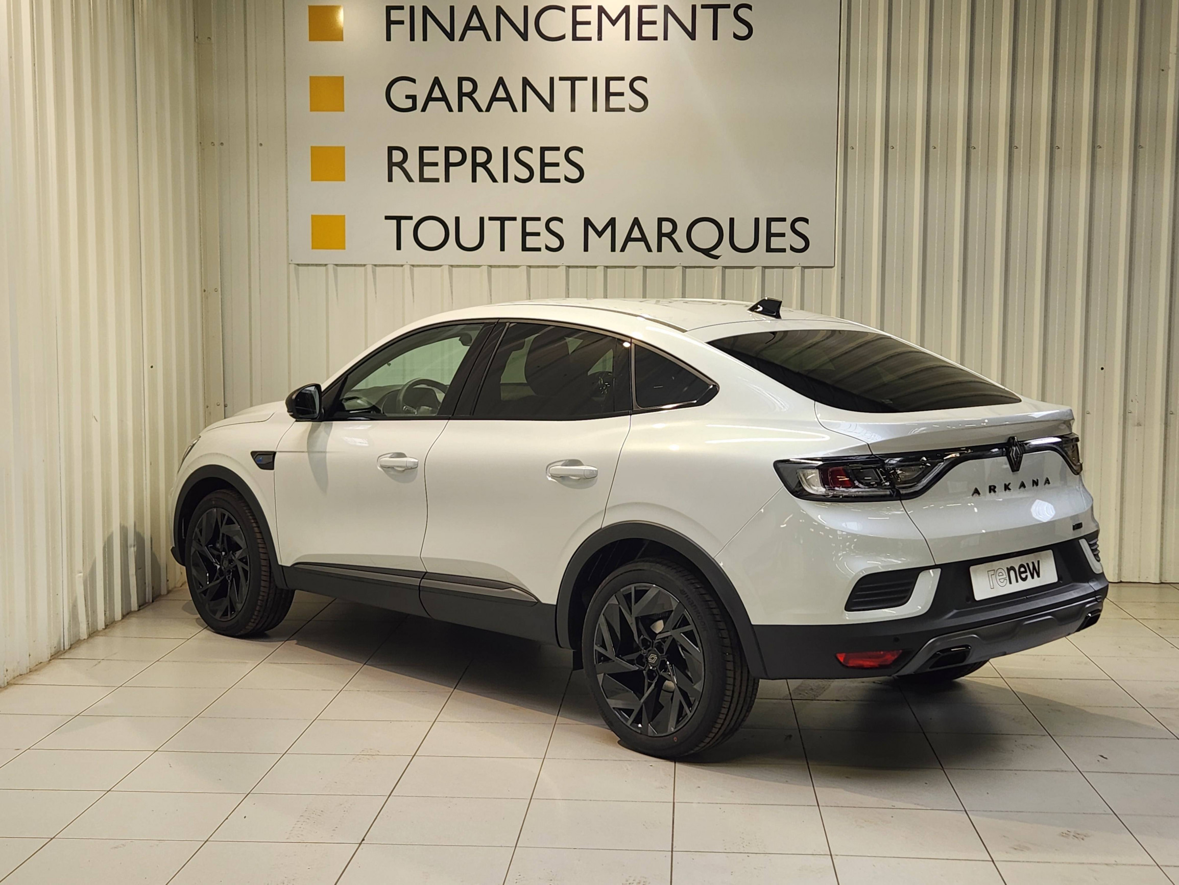 Vente en ligne Renault Arkana  E-Tech full hybrid 145 GSR2 au prix de 30 390 €