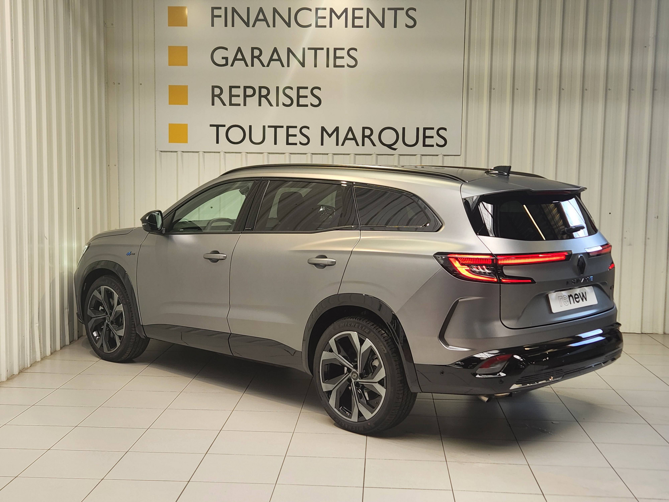 Vente en ligne Renault Espace Espace E-Tech full hybrid 200 GSR2 au prix de 42 490 €