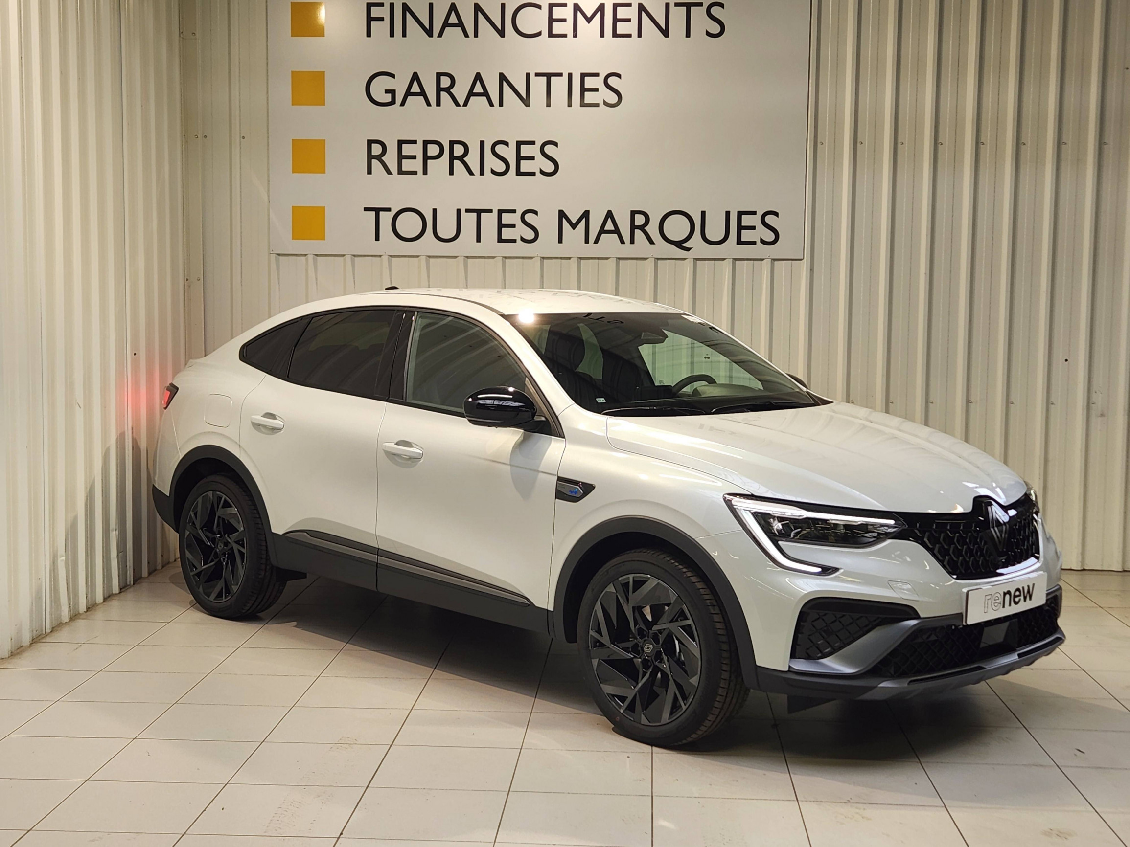Vente en ligne Renault Arkana  E-Tech full hybrid 145 GSR2 au prix de 30 390 €