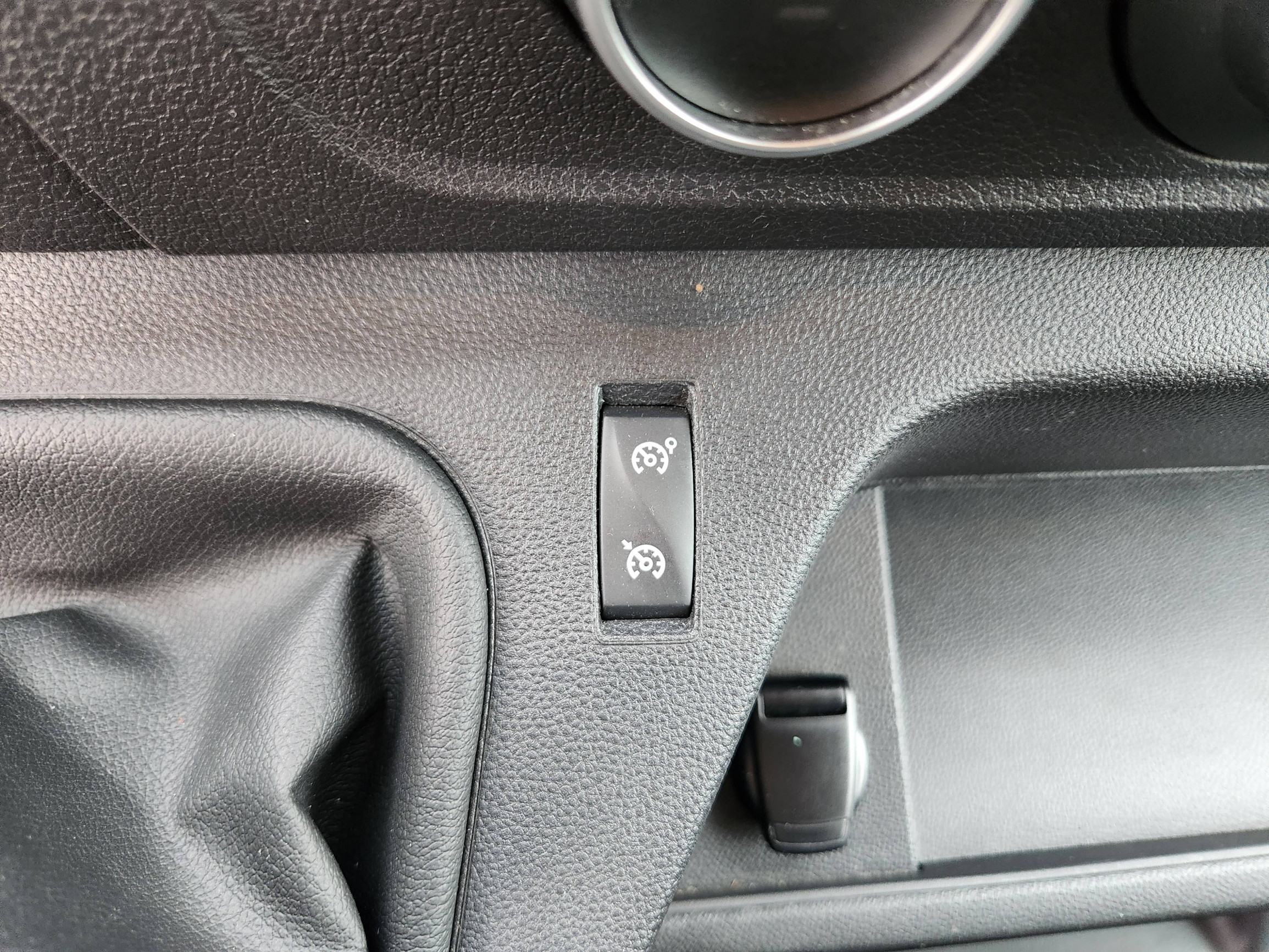 Vente en ligne Renault Master Fourgon MASTER FGN TRAC F3500 L2H2 DCI 135 au prix de 34 660 €