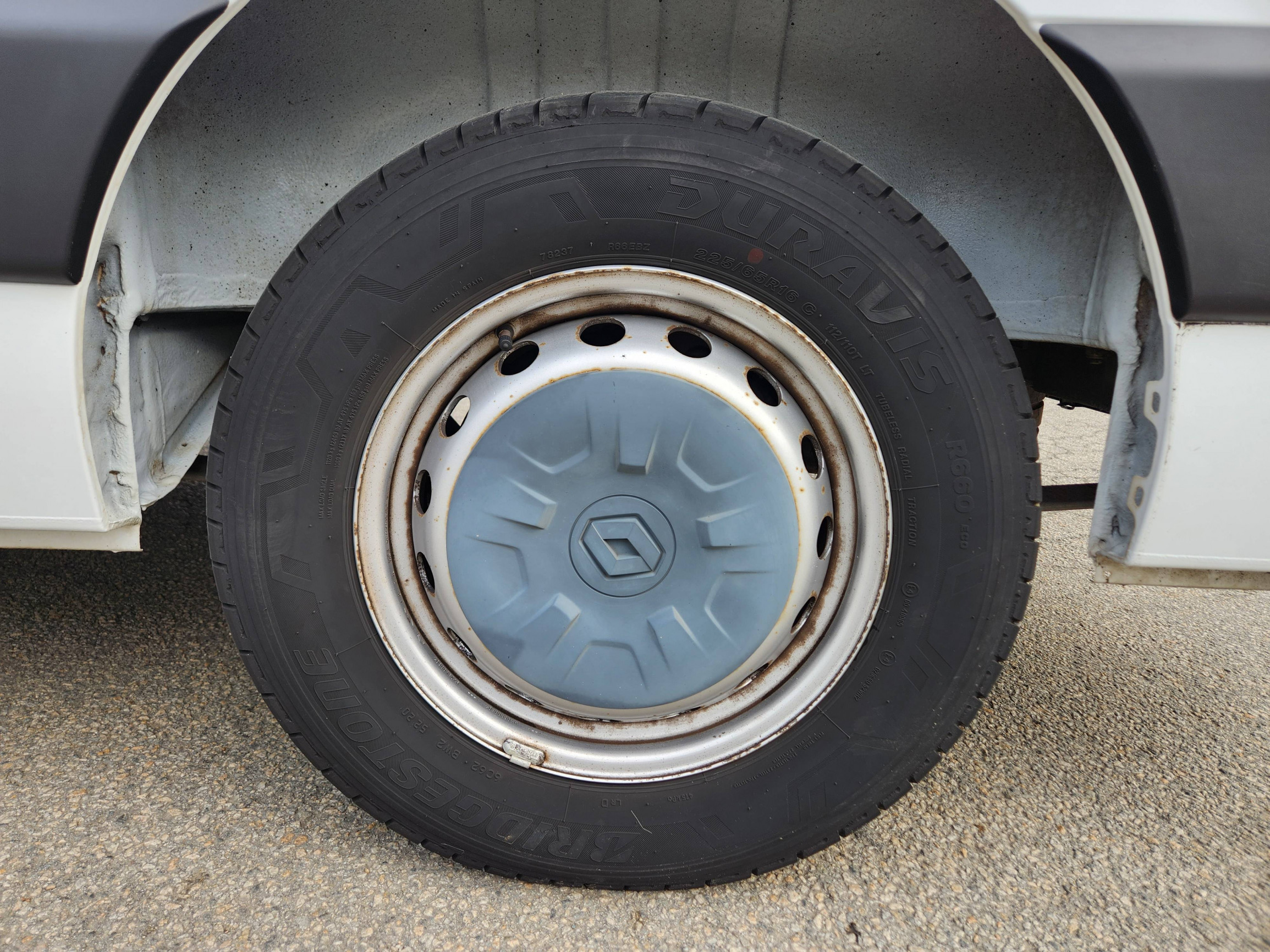 Vente en ligne Renault Master Fourgon MASTER FGN TRAC F3500 L2H2 DCI 135 au prix de 34 660 €