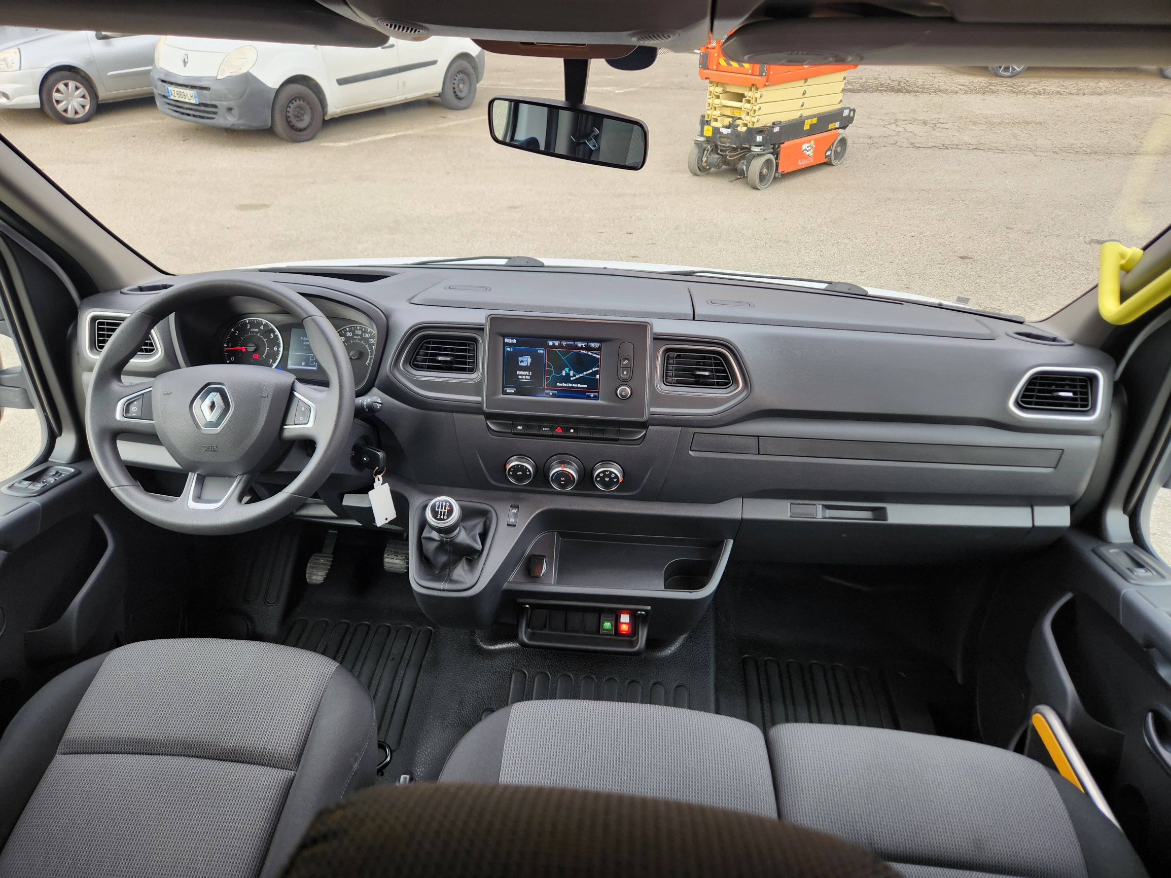 Vente en ligne Renault Master Fourgon MASTER FGN TRAC F3500 L2H2 DCI 135 au prix de 34 660 €