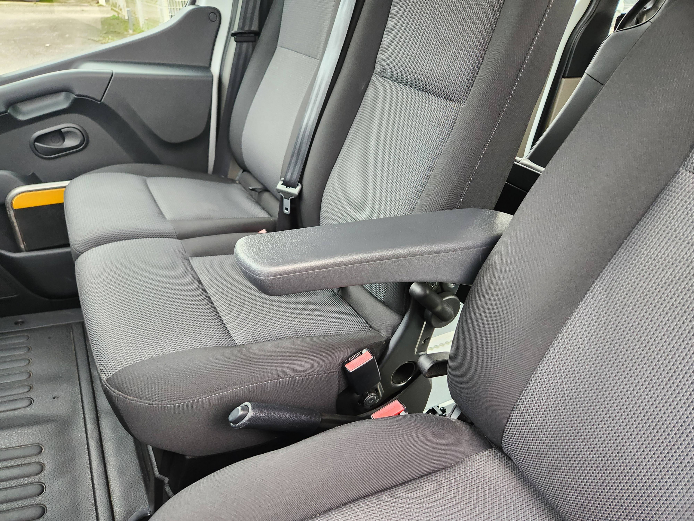 Vente en ligne Renault Master Fourgon MASTER FGN TRAC F3500 L2H2 DCI 135 au prix de 34 660 €